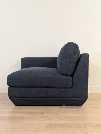 Gus Modern Podium 8 Piece Sectional Set