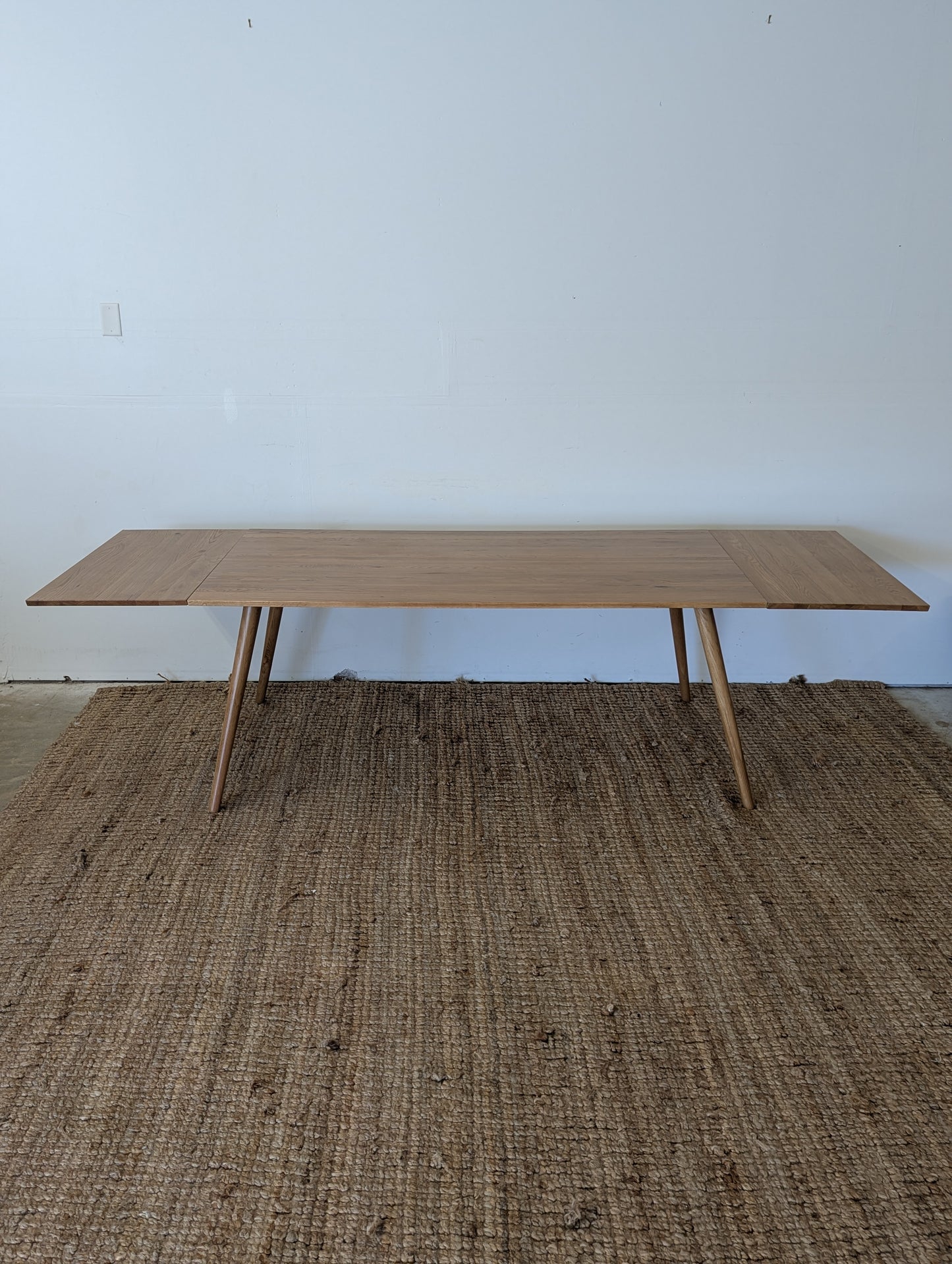 Article Seno Oak Extendable Dining Table
