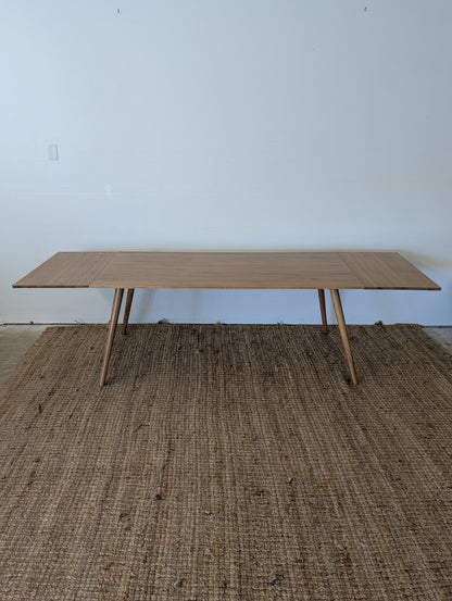 Article Seno Oak Extendable Dining Table