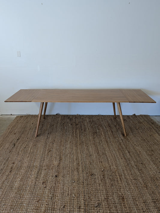 Article Seno Oak Extendable Dining Table