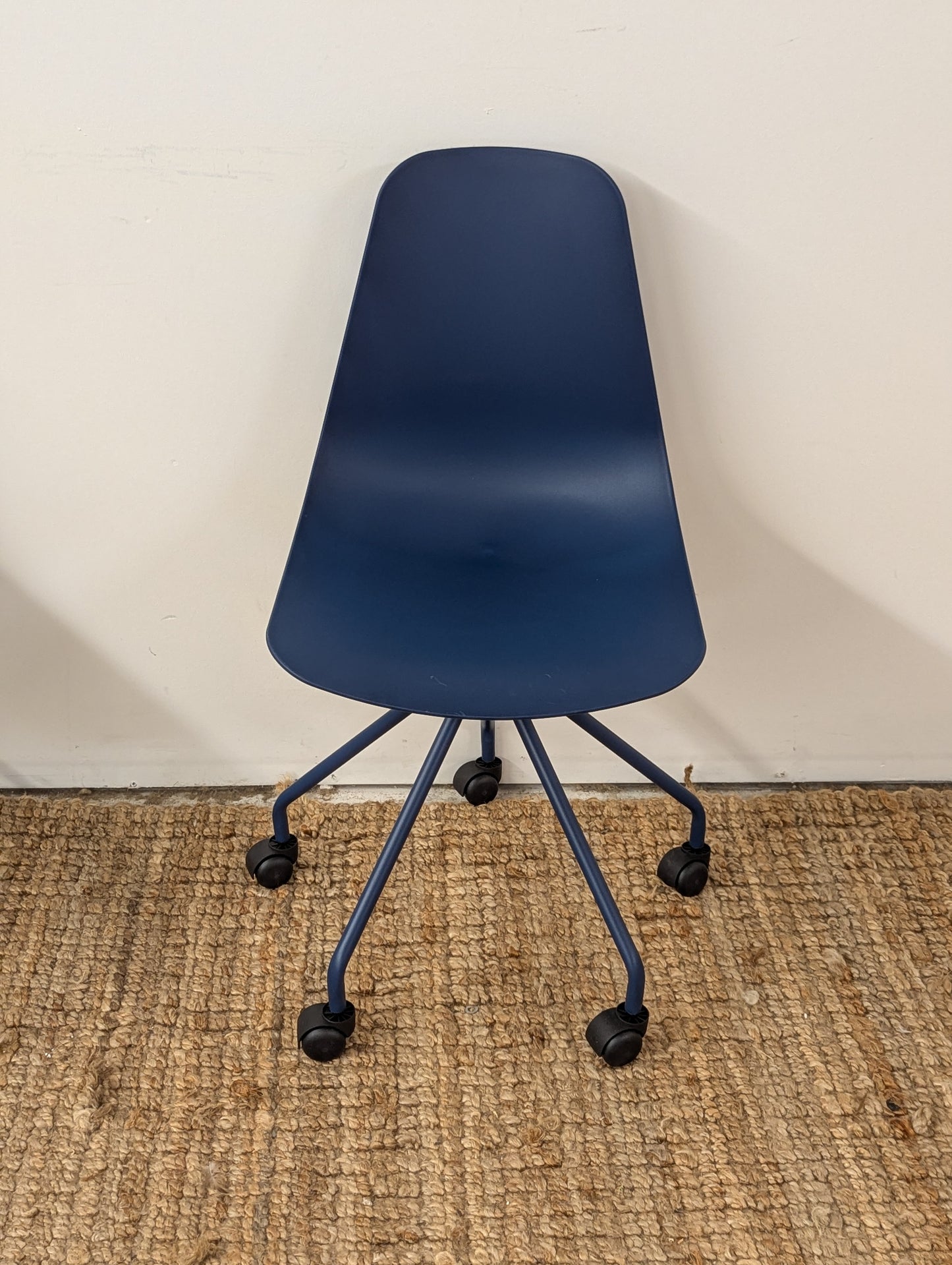 Article Svelti Office Chair - Berry Blue