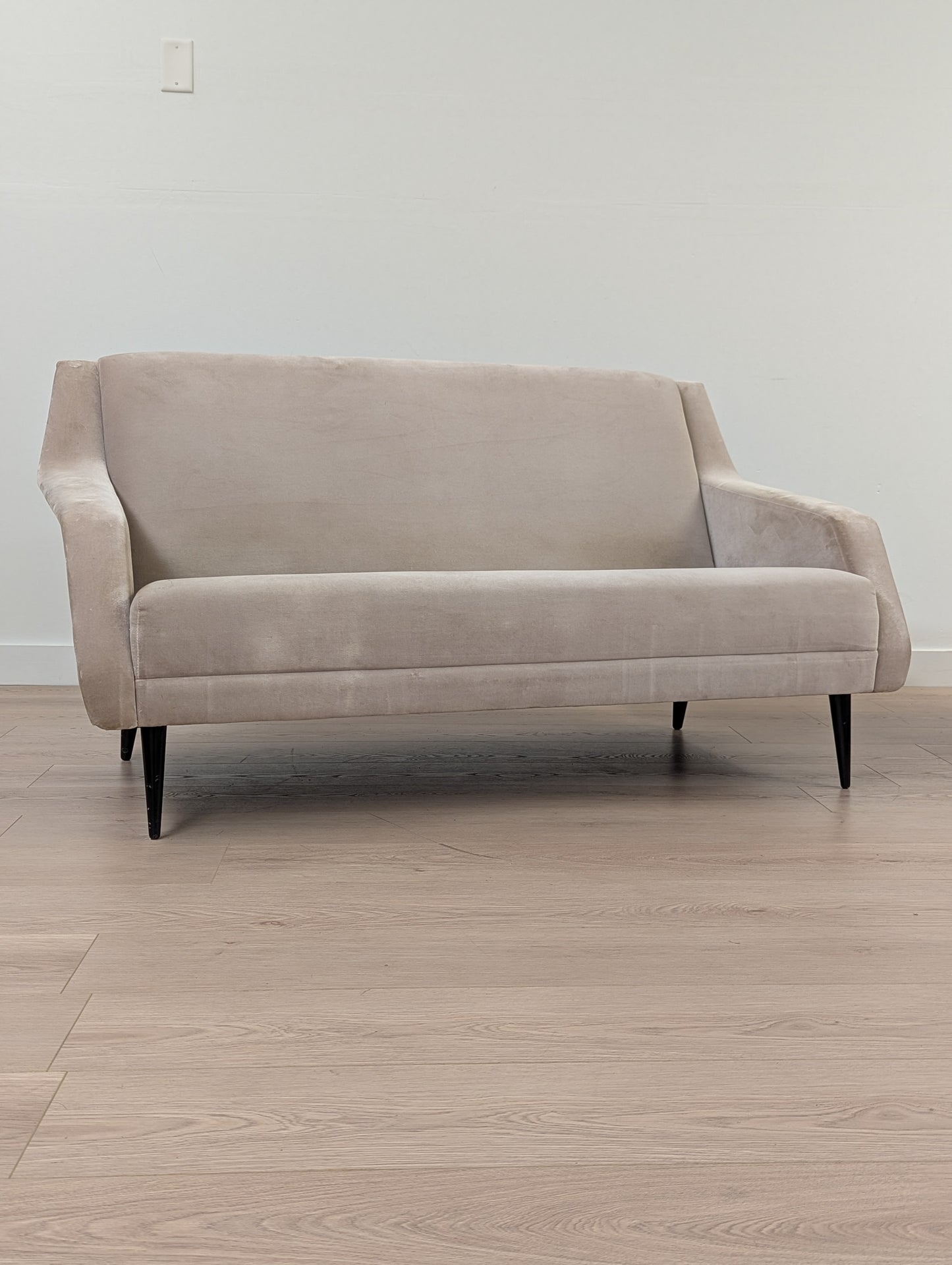 GUBI CDC2 Conic Base Lounge sofa