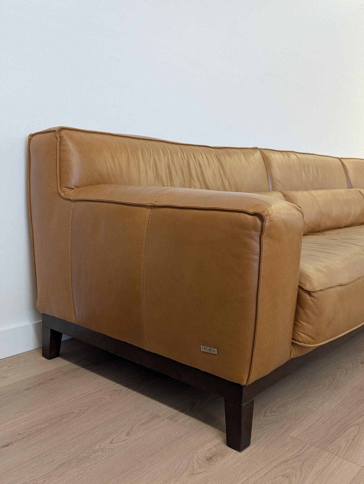 Moe's Marion Sectional