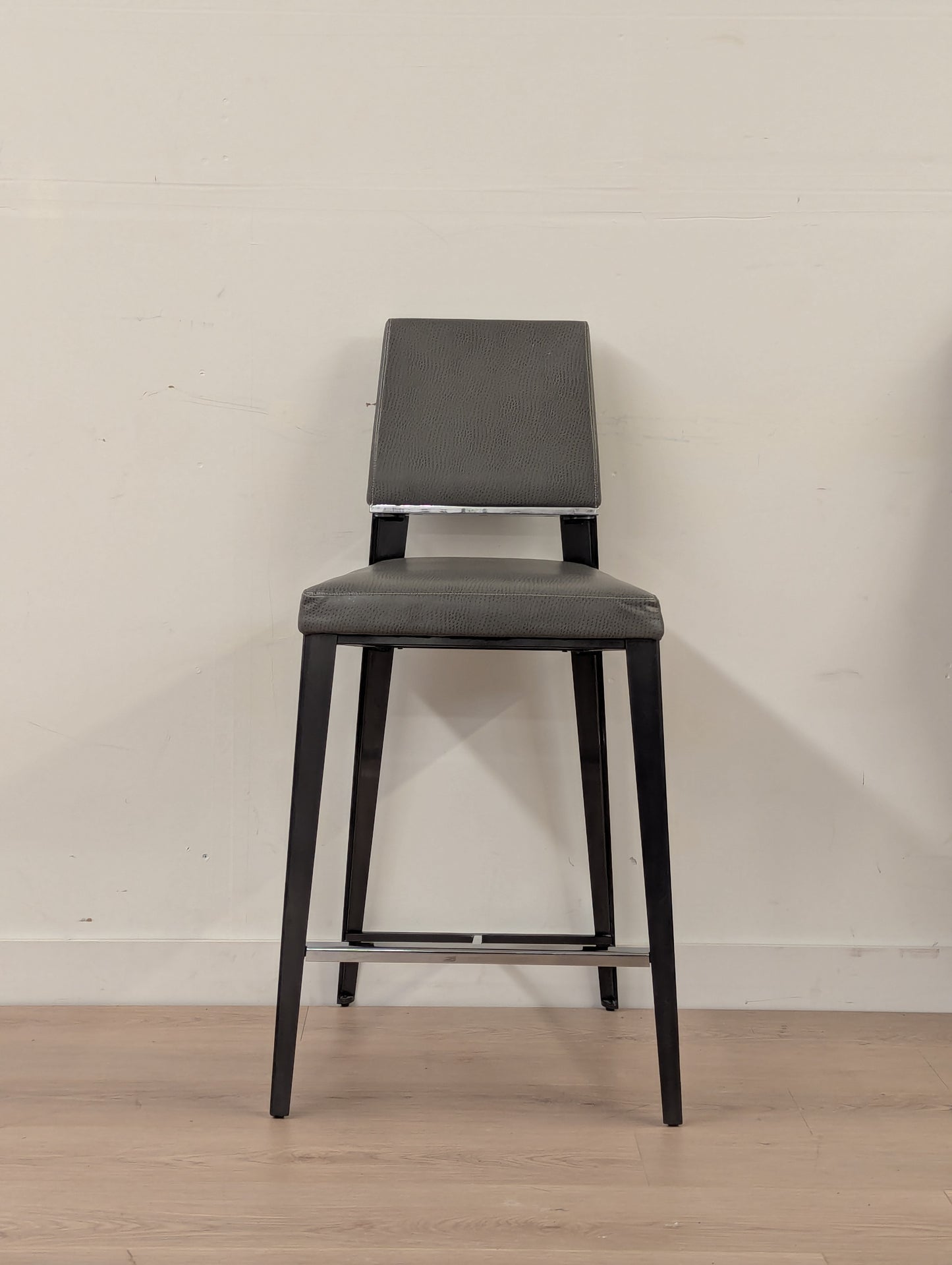 Elite Modern Vivian Stools (Set of 3)