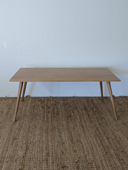 Article Seno Oak Extendable Dining Table