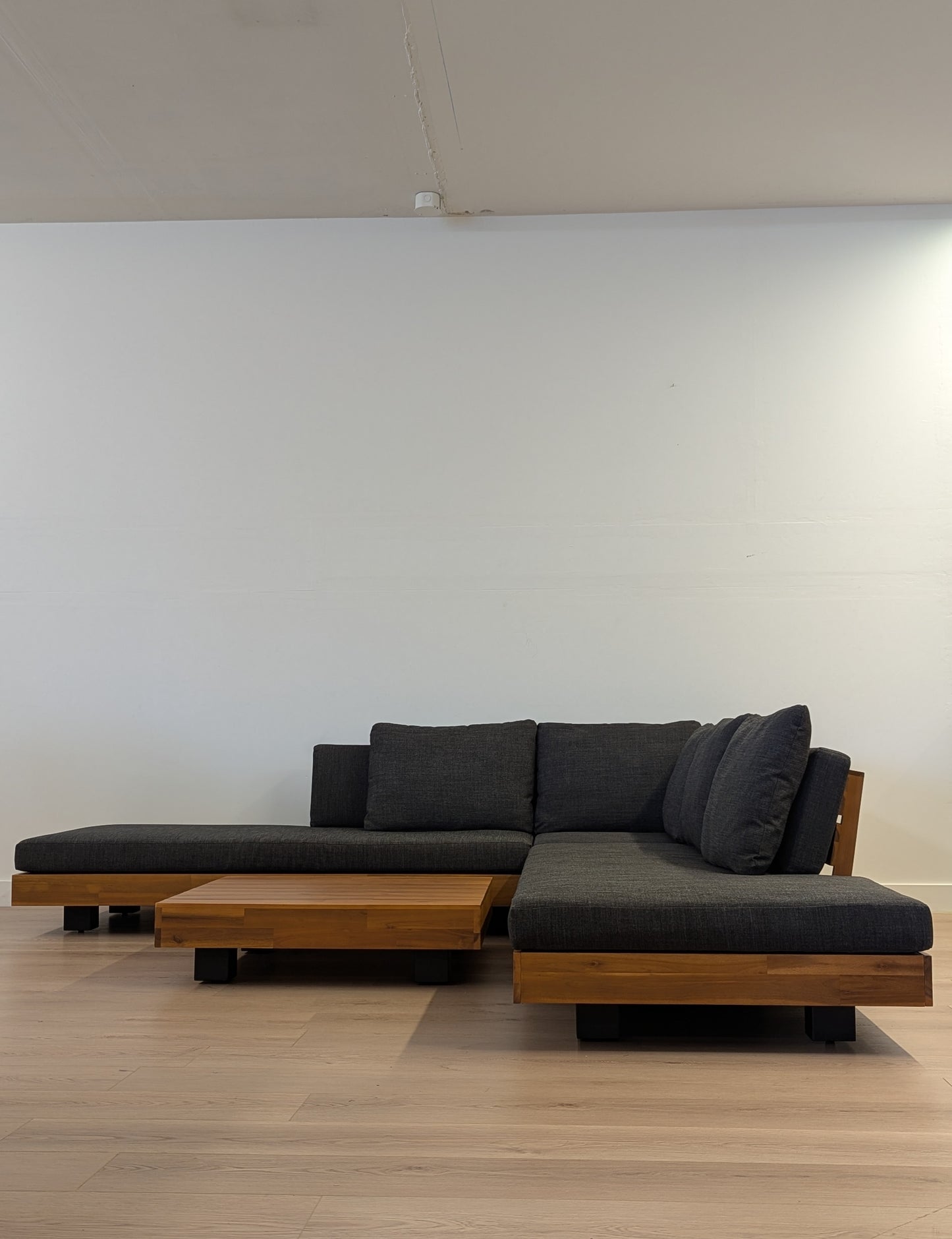 Article 100" Lubek Sectional Set (Cover Included)