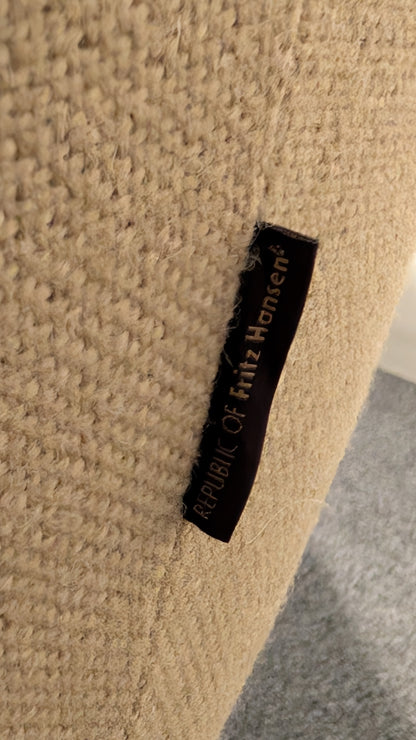 Fritz Hansen Favn JH3 Sofa