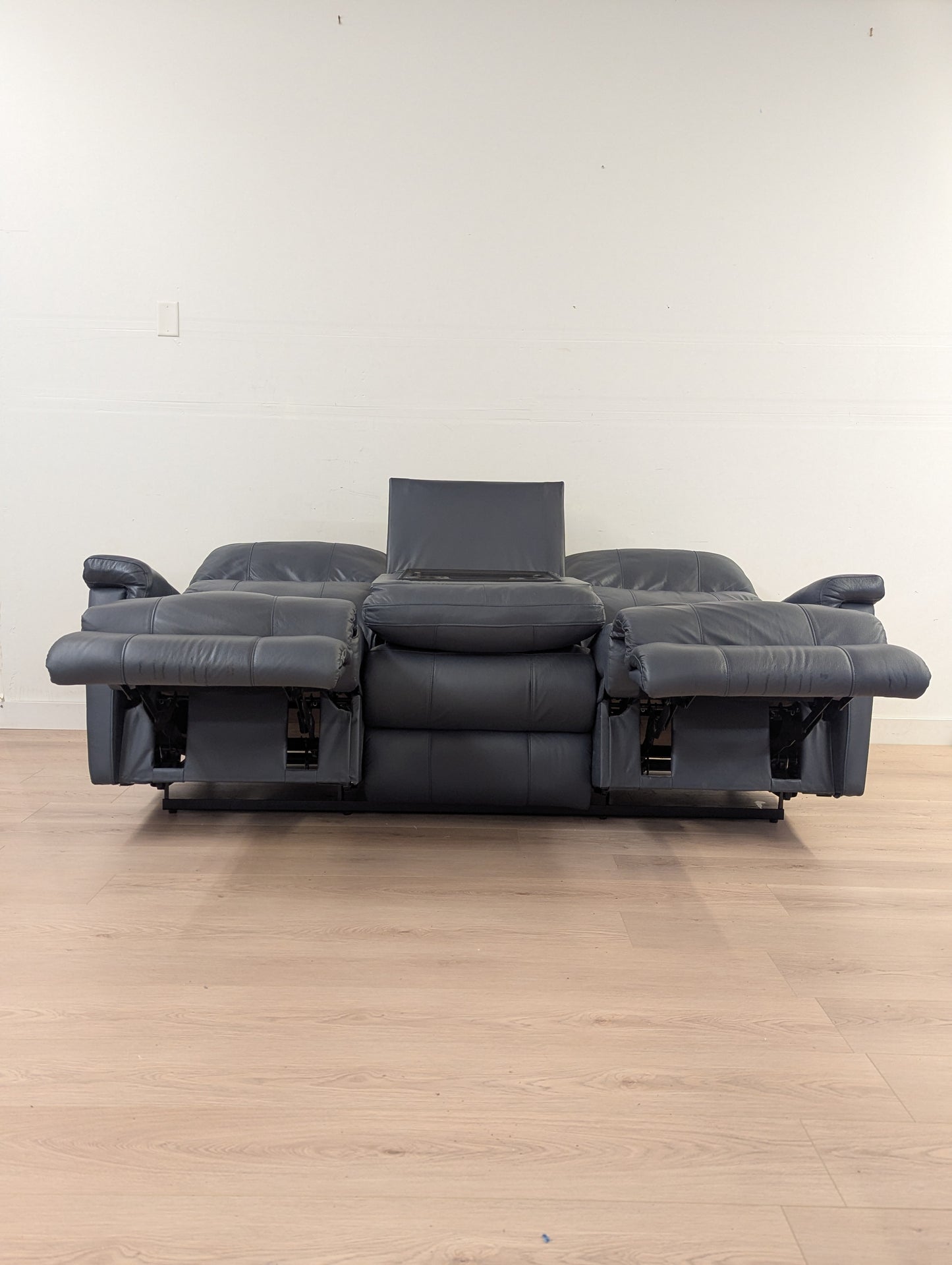 La-Z-Boy Ethan Reclining Sofa W Fold Down Table