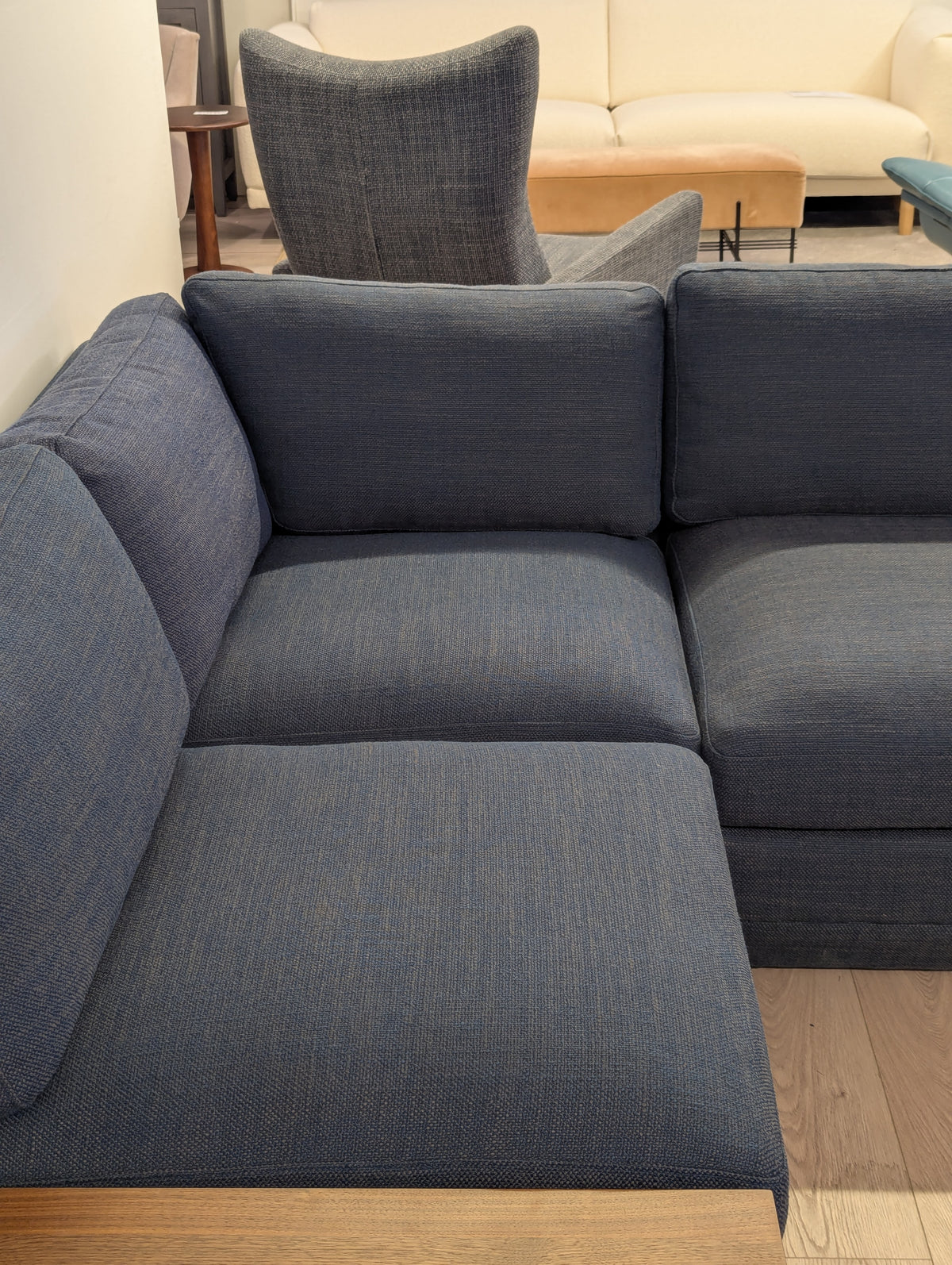 Gus Modern Podium 8 Piece Sectional Set