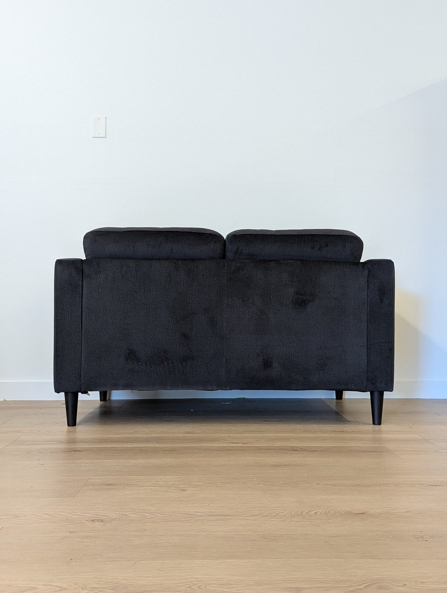 Leon's Athena Loveseat
