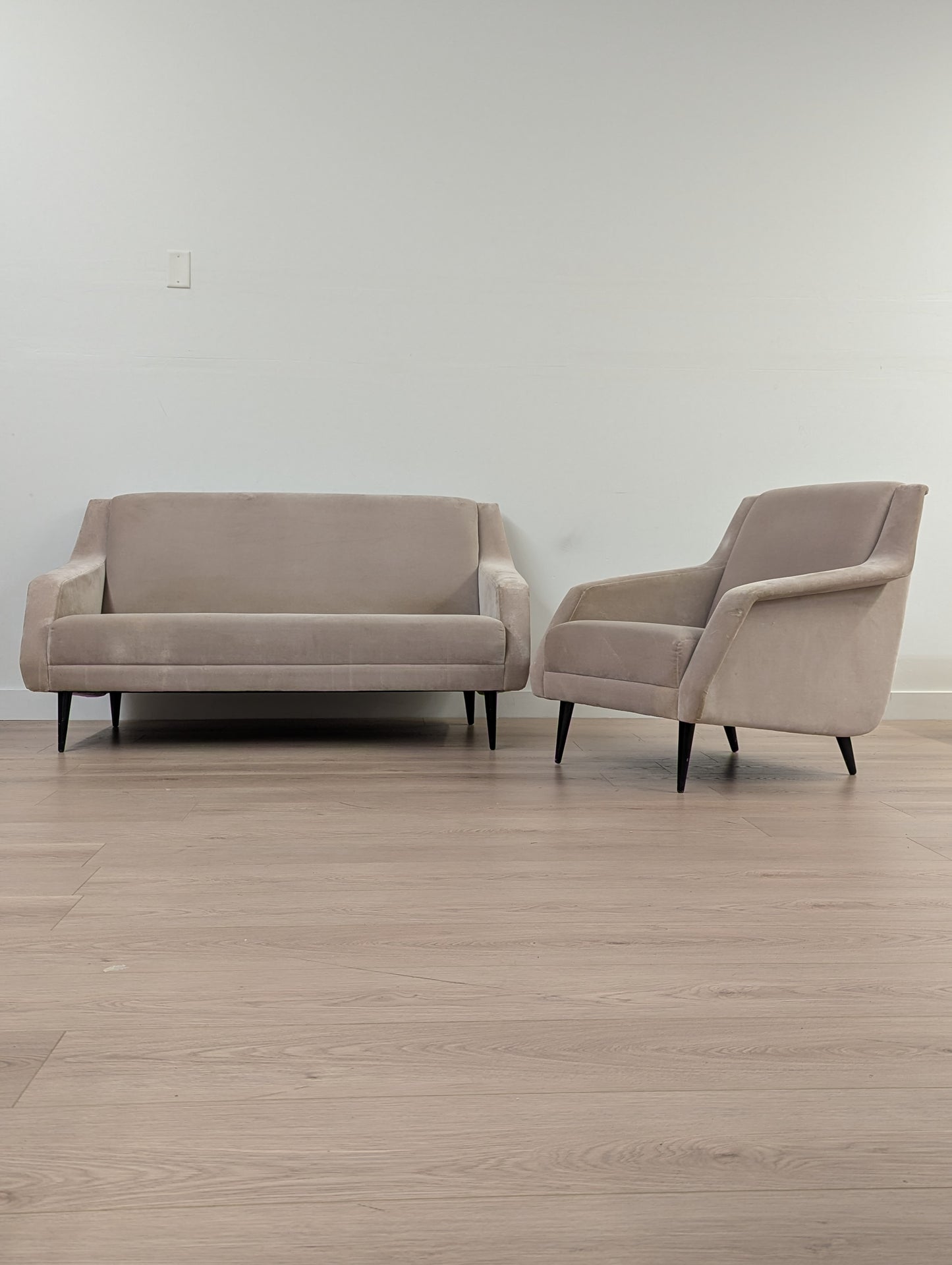 GUBI CDC2 Conic Base Lounge sofa