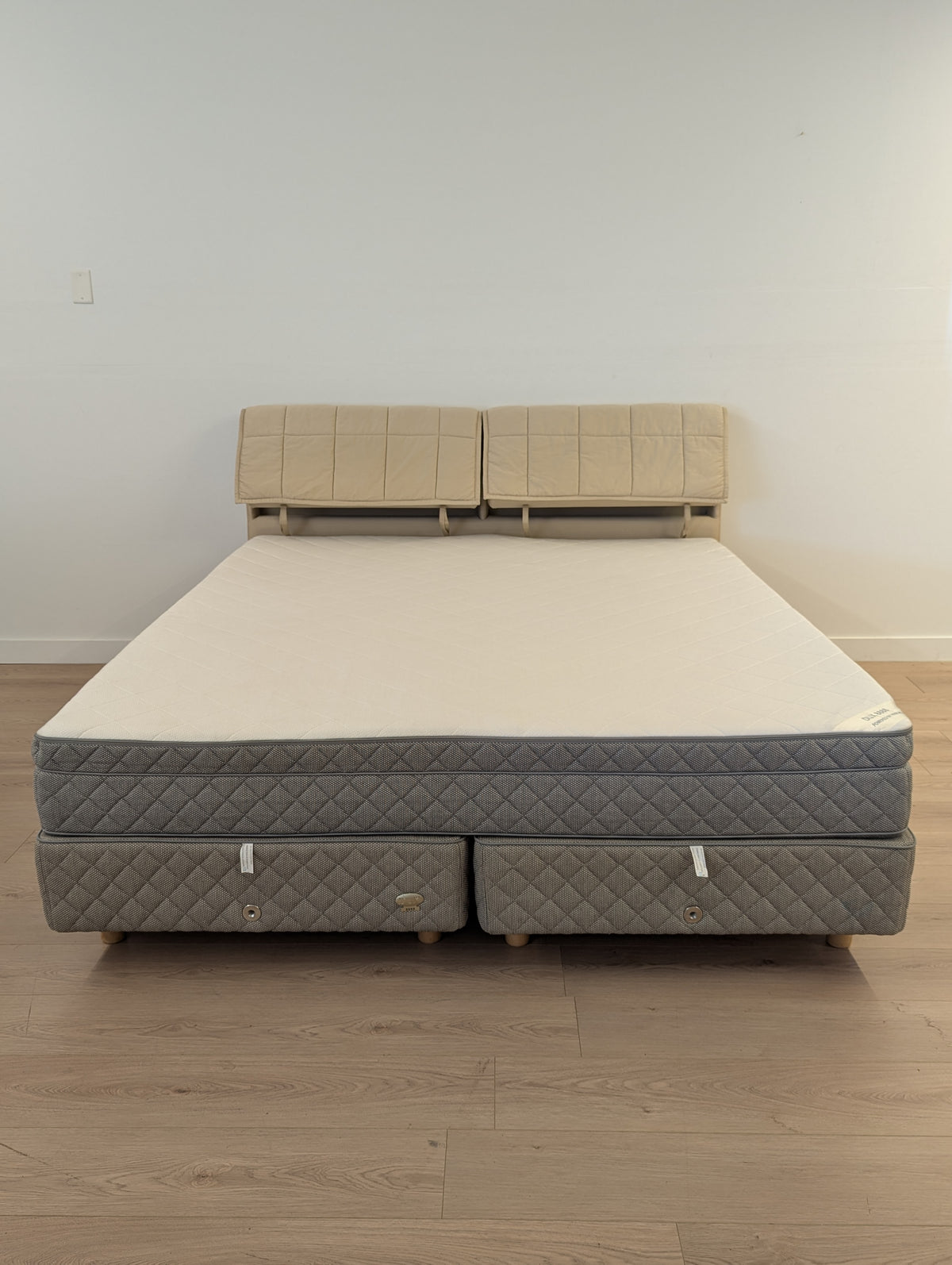 Duxiana Pascal 8888 Bed System (King)