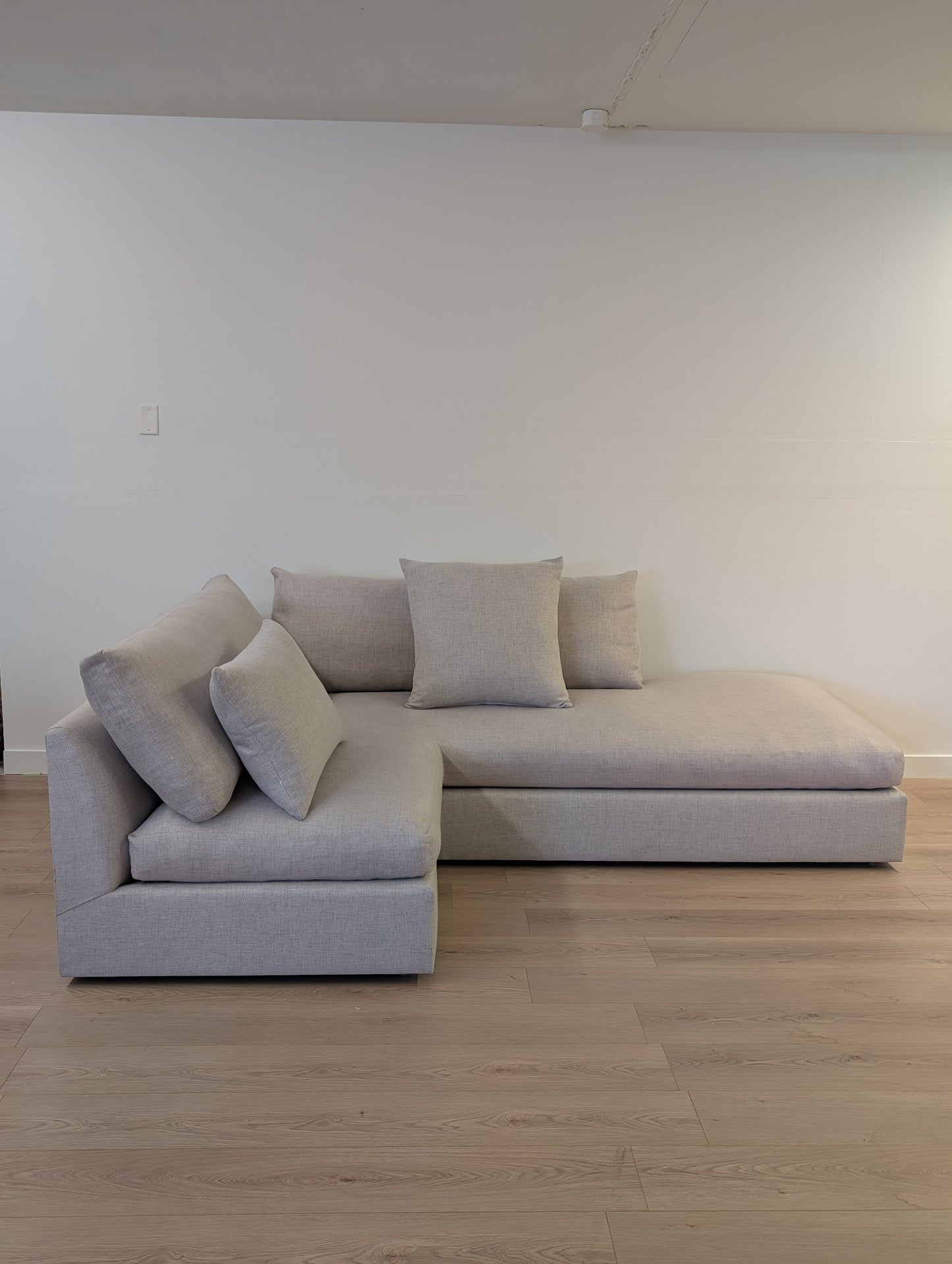 Rene Cazares Messina RHF Corner Sectional (With Paneling)