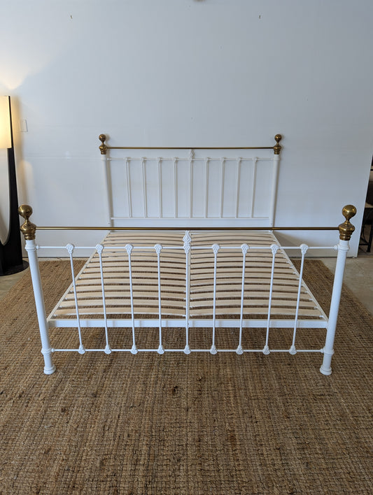 Orchids Luxe Home Castille White Metal/ Brass Bedframe