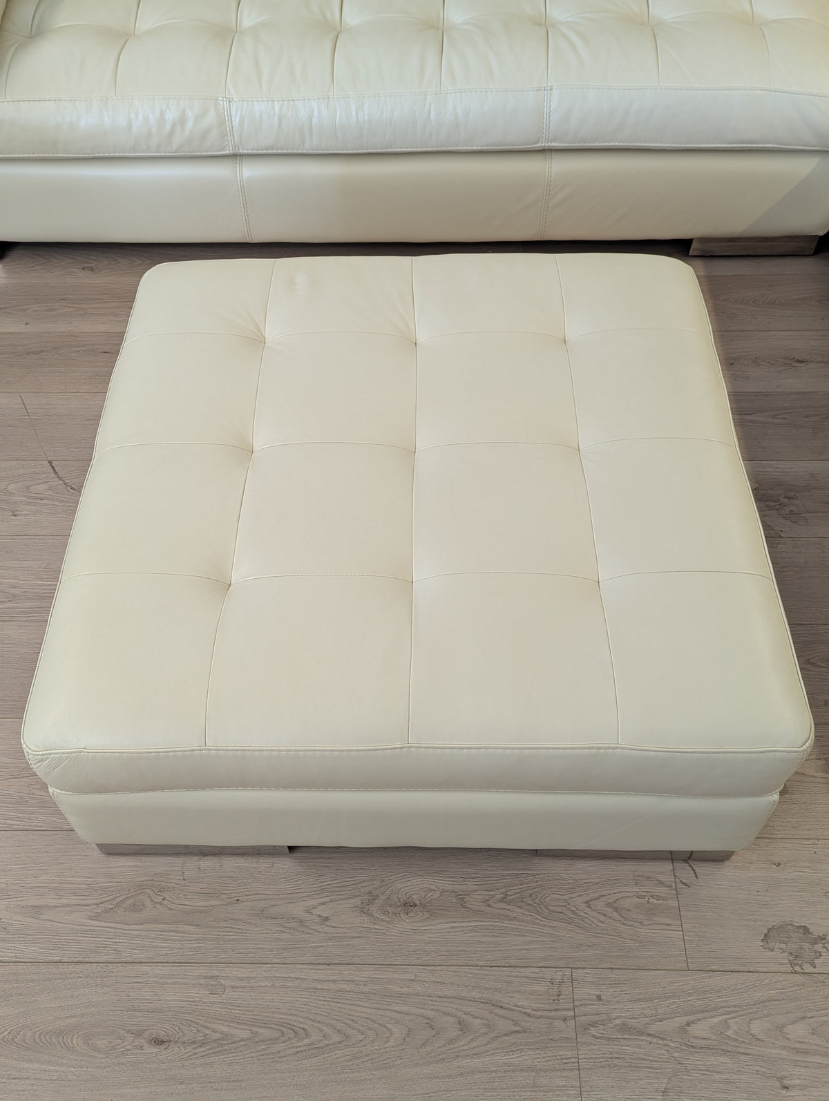 Arizona Leather Newport Sectional with Storage Ottoman