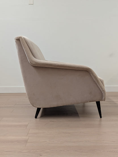 GUBI CDC2 Conic Base Lounge sofa