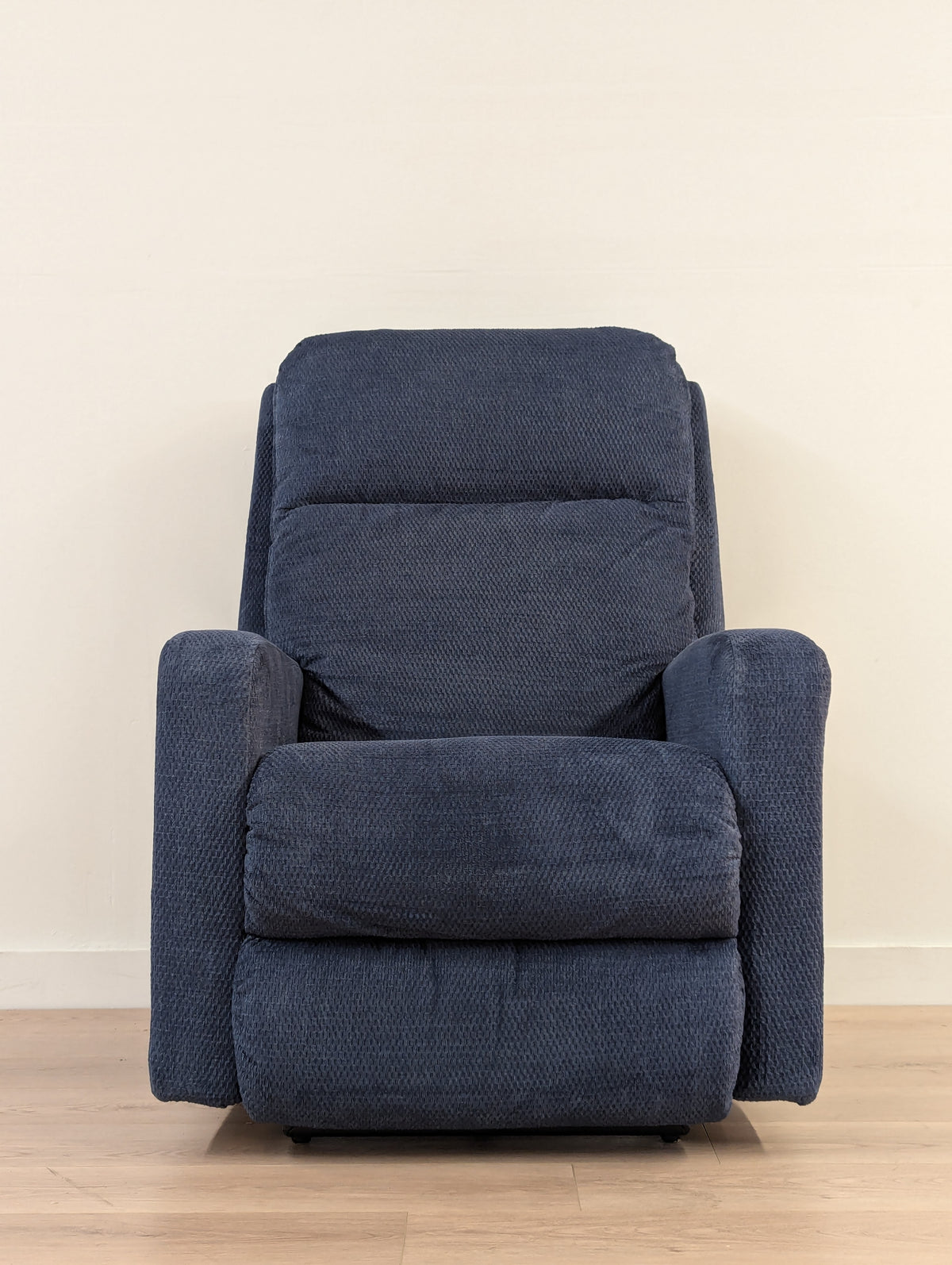 La-Z-Boy Finley Power Reclining Chair (2 Available)