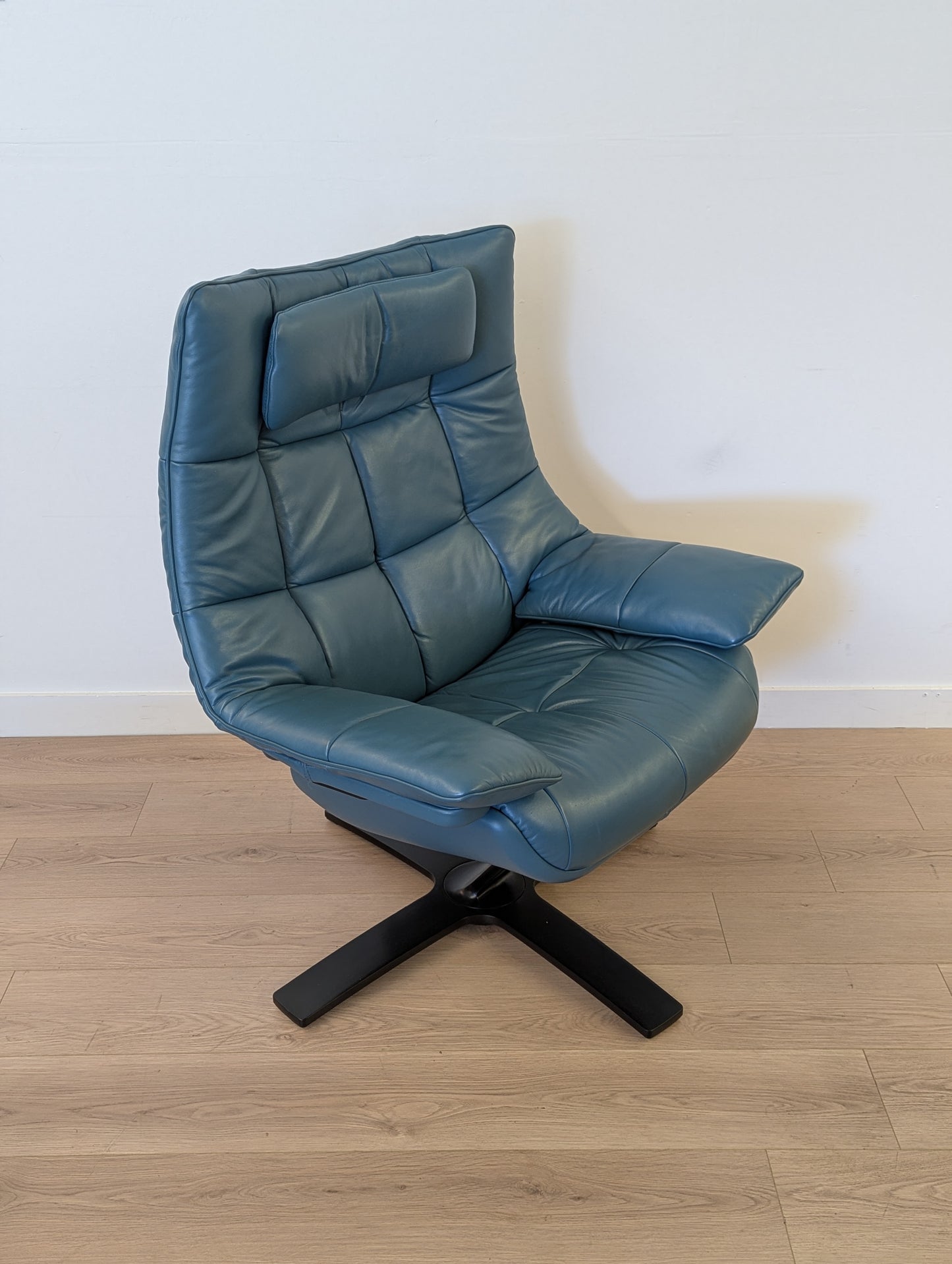 Natuzzi Italia Re-Vive Quilted King 600K Swivel Chair + Ottoman