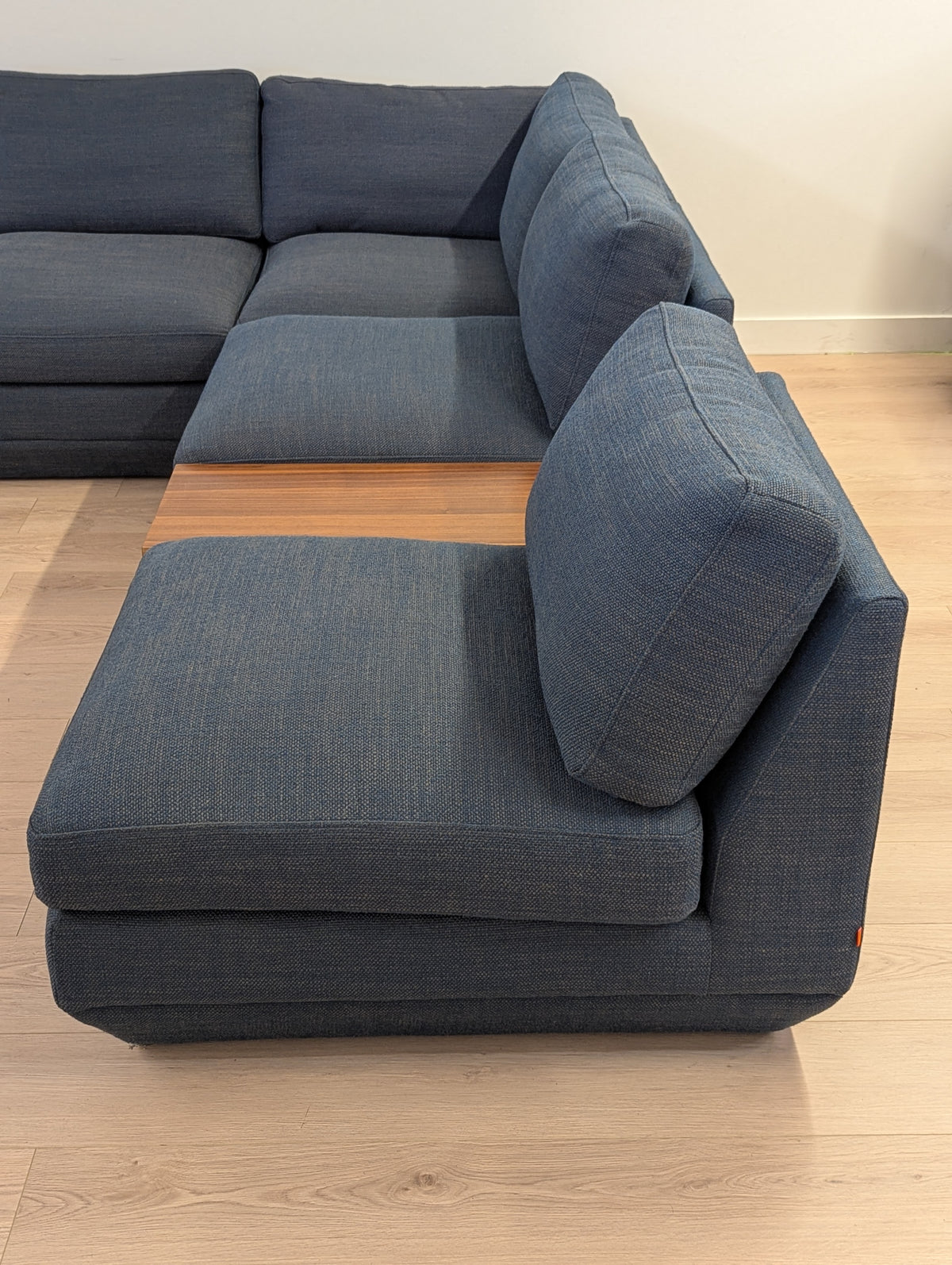 Gus Modern Podium 8 Piece Sectional Set