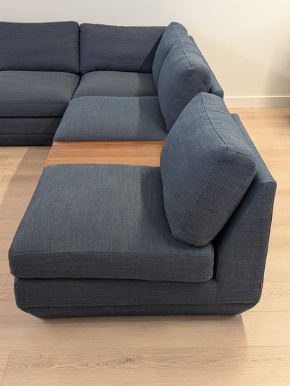 Gus Modern Podium 8 Piece Sectional Set