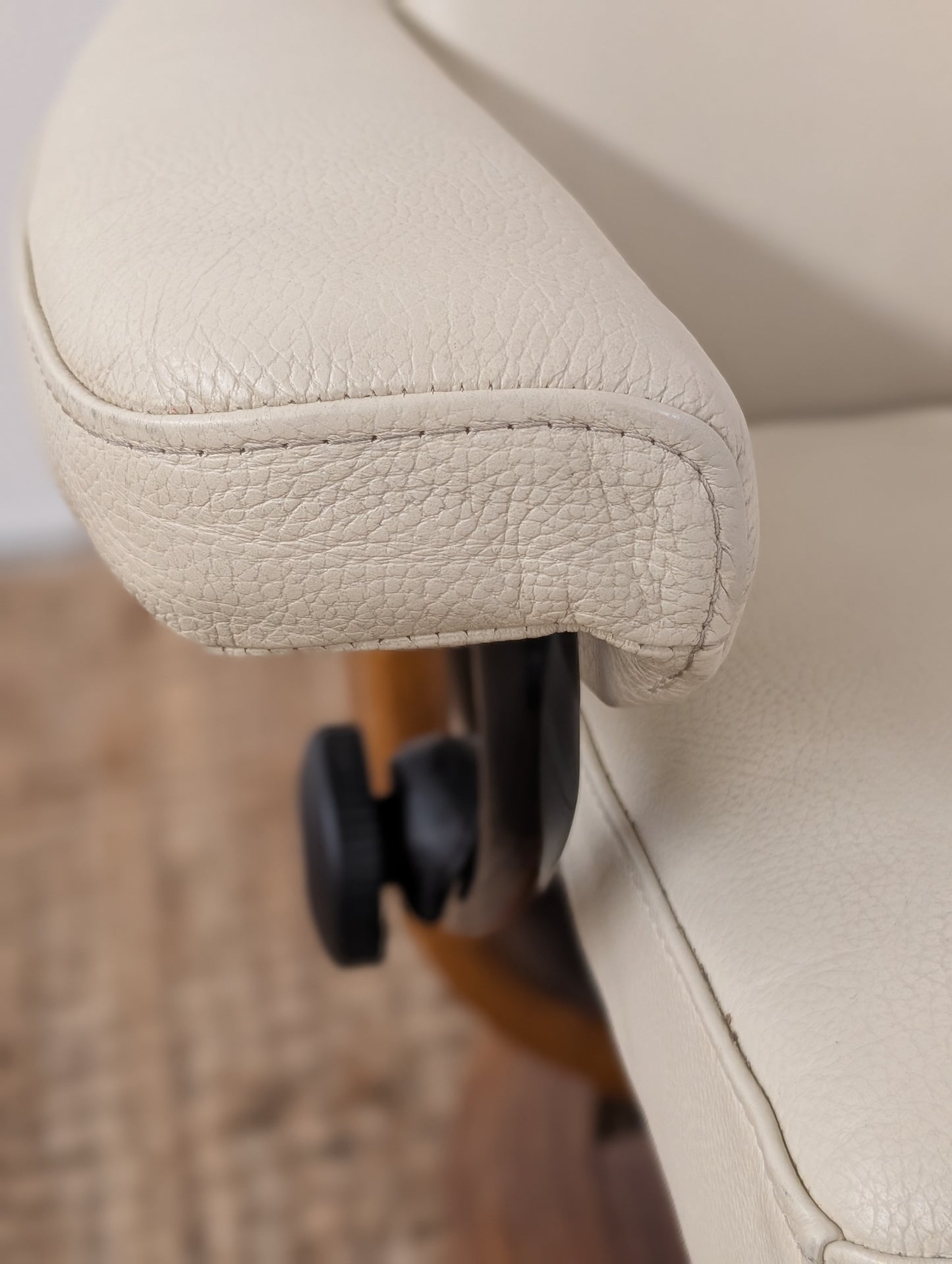 Stressless Taurus Reclining Chair and Ottoman