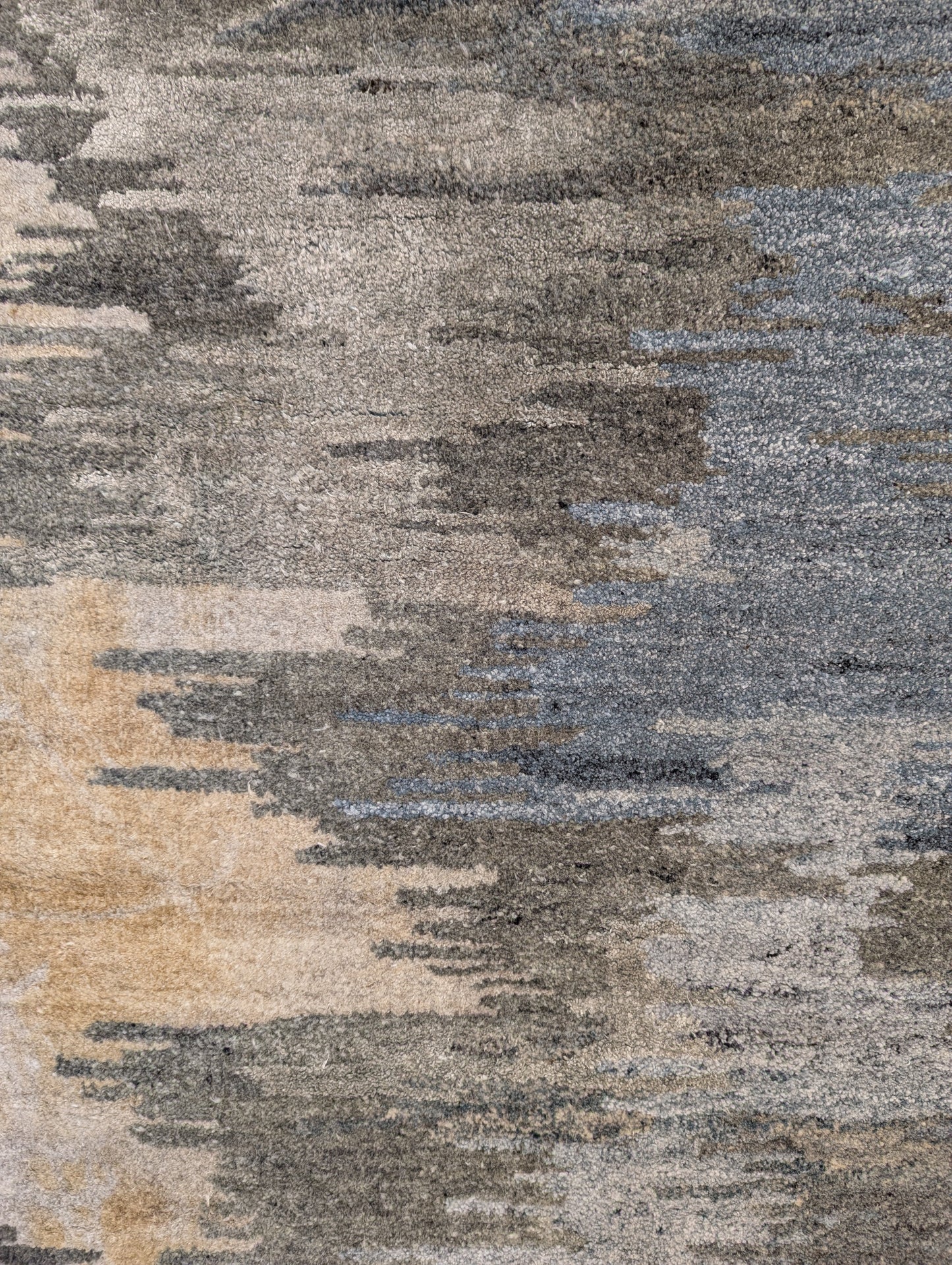 Surya Montclair Rug (5' x 7'6")