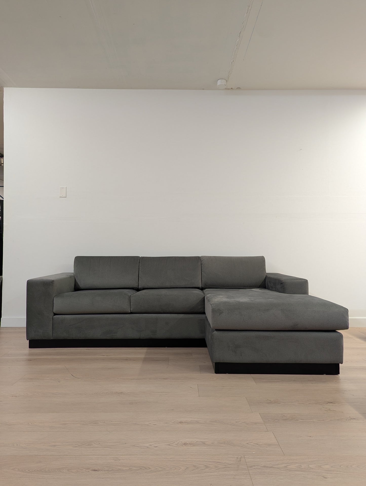 Kavuus Stellan Sectional with Reversible Chaise