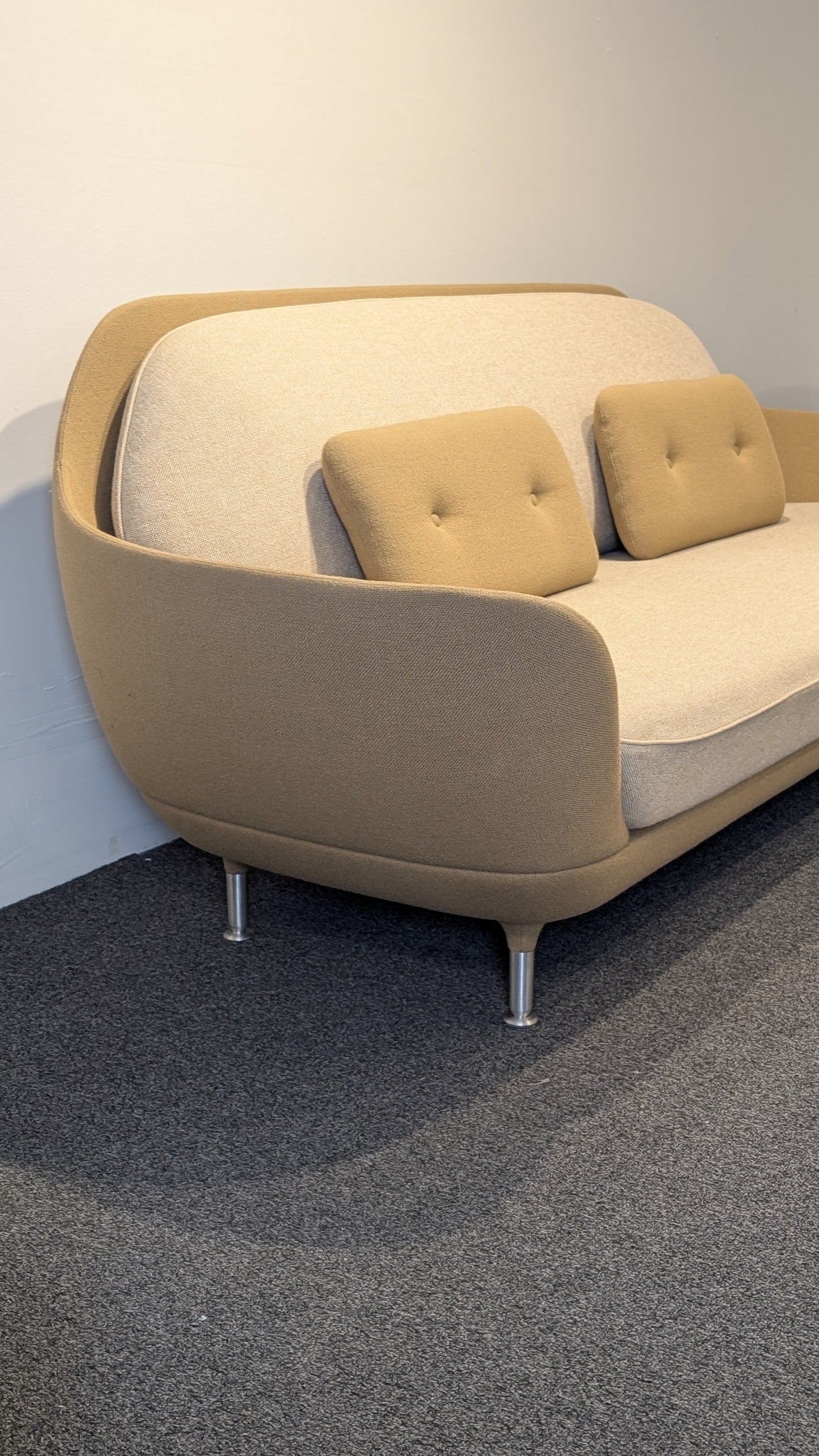 Fritz Hansen Favn JH3 Sofa