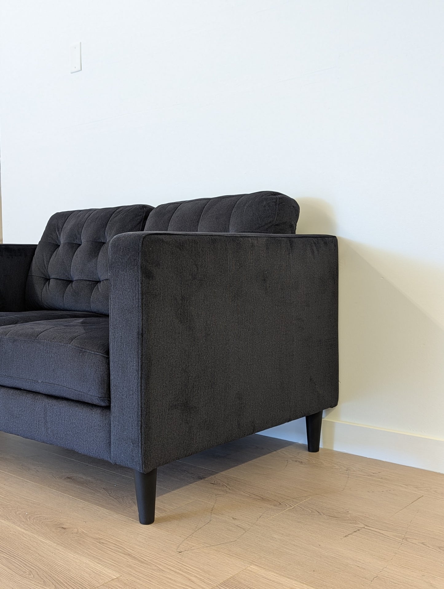 Leon's Athena Loveseat