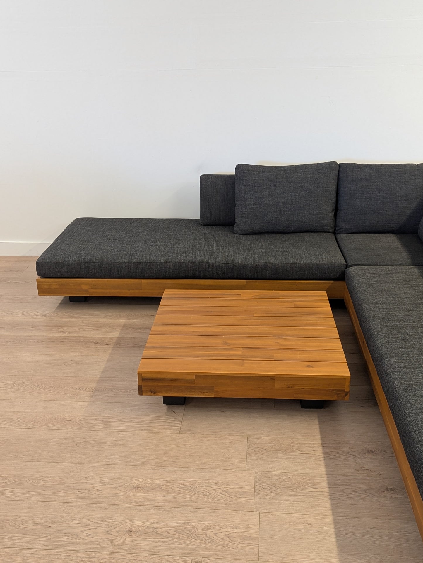 Article 100" Lubek Sectional Set (Cover Included)
