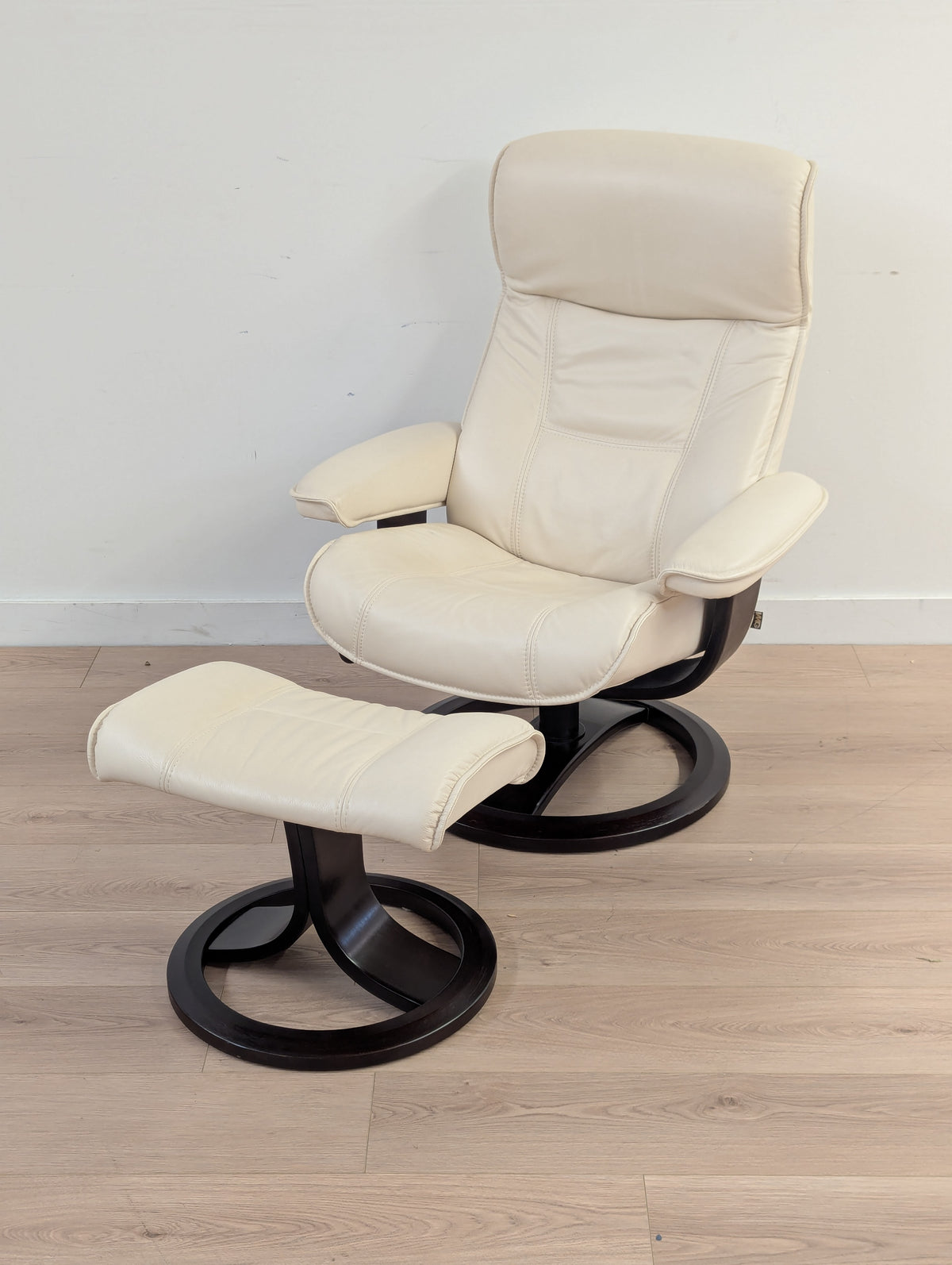 IMG Nordic 21 Comfort Glide Swivel Recliner with Ottoman