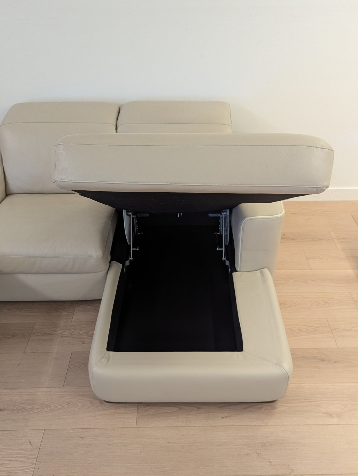 Natuzzi Italia Diesis Sectional with Storage