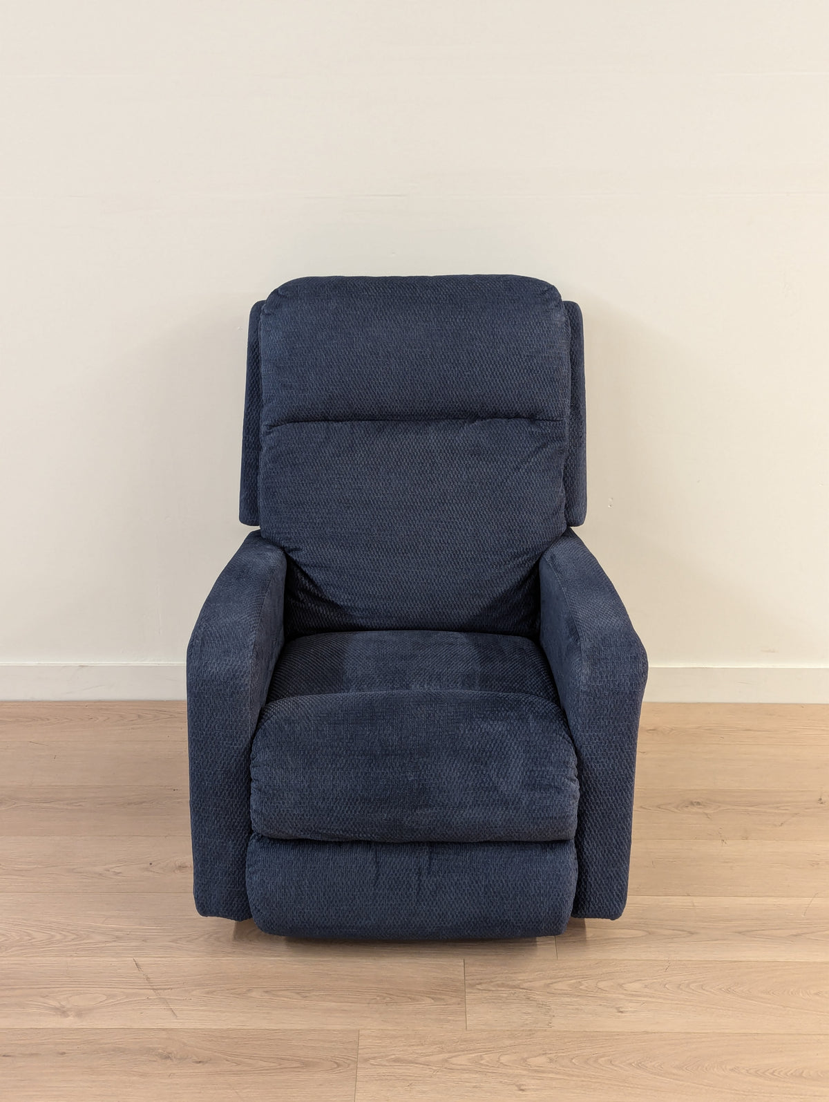 La-Z-Boy Finley Power Reclining Chair (2 Available)