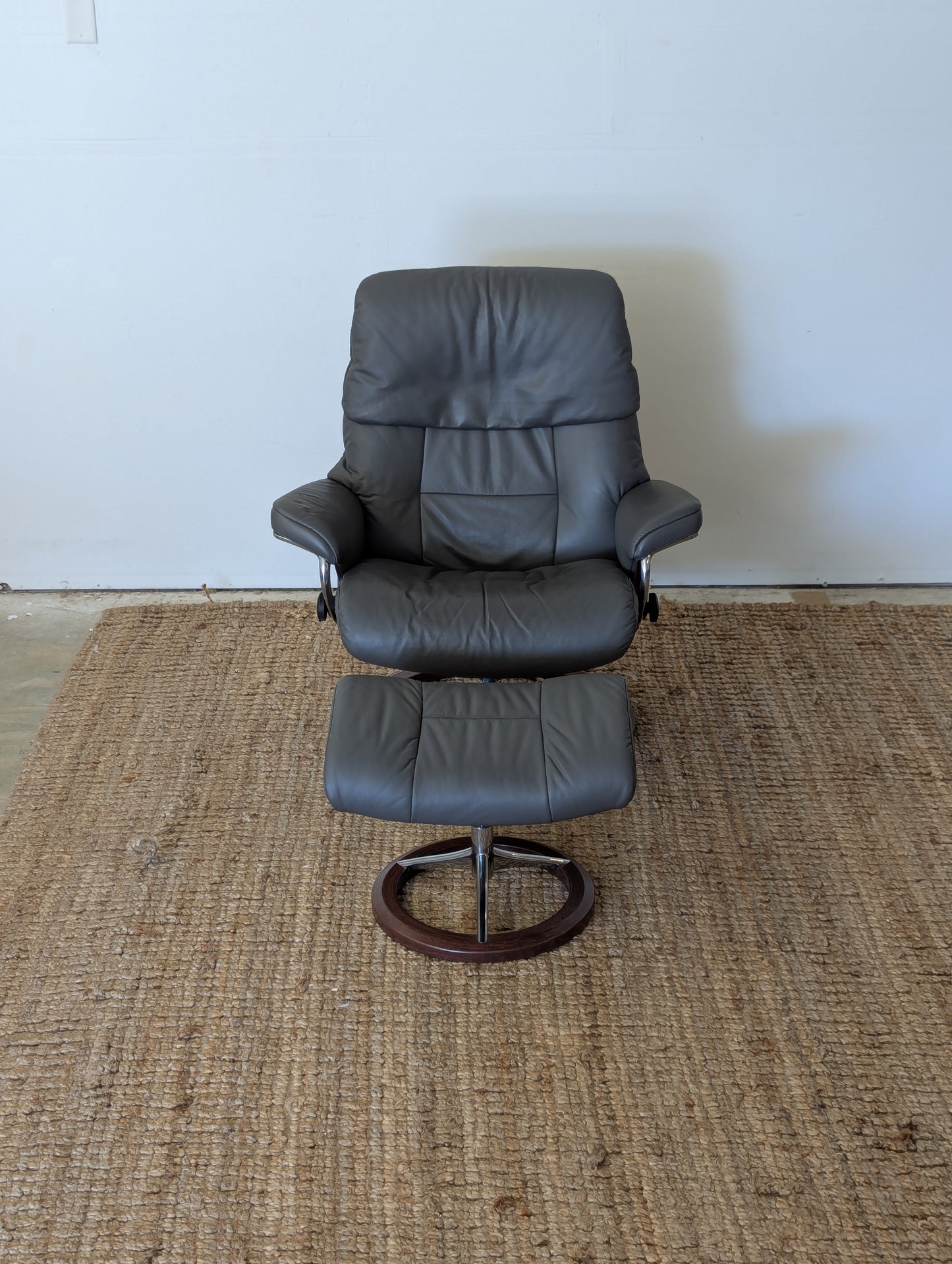 Ekornes Stressless Ruby Reclining Chair + Ottoman