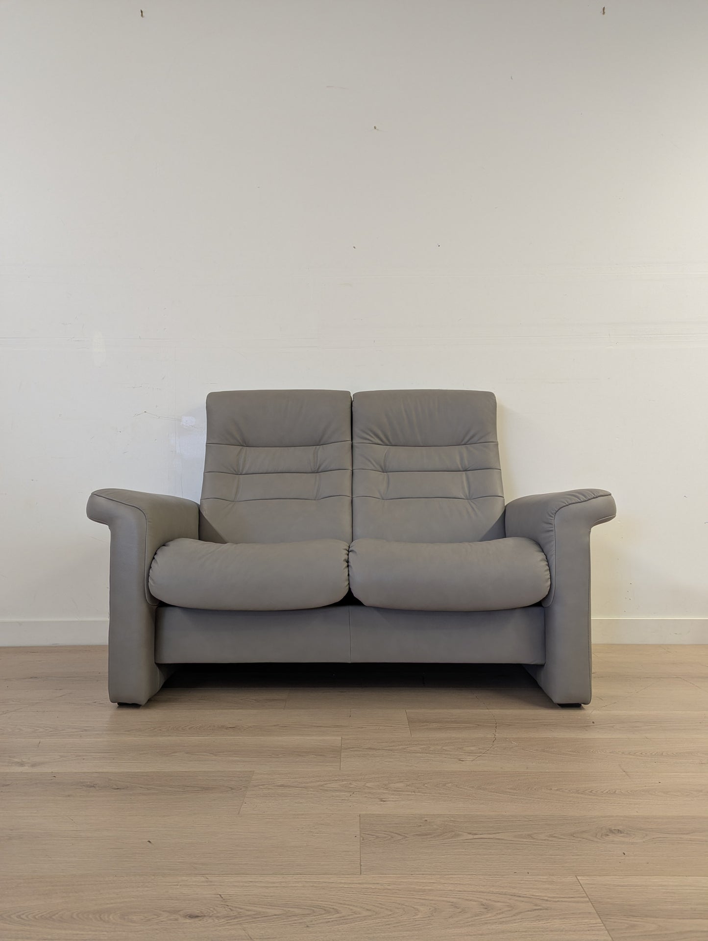 Stressless Sapphire High Back Loveseat
