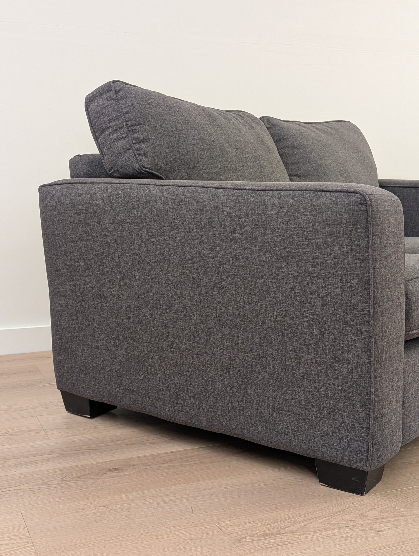 Stylus 2110 Loveseat