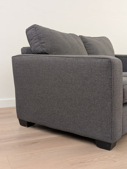Stylus 2110 Loveseat