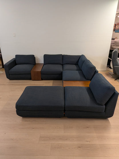 Gus Modern Podium 8 Piece Sectional Set