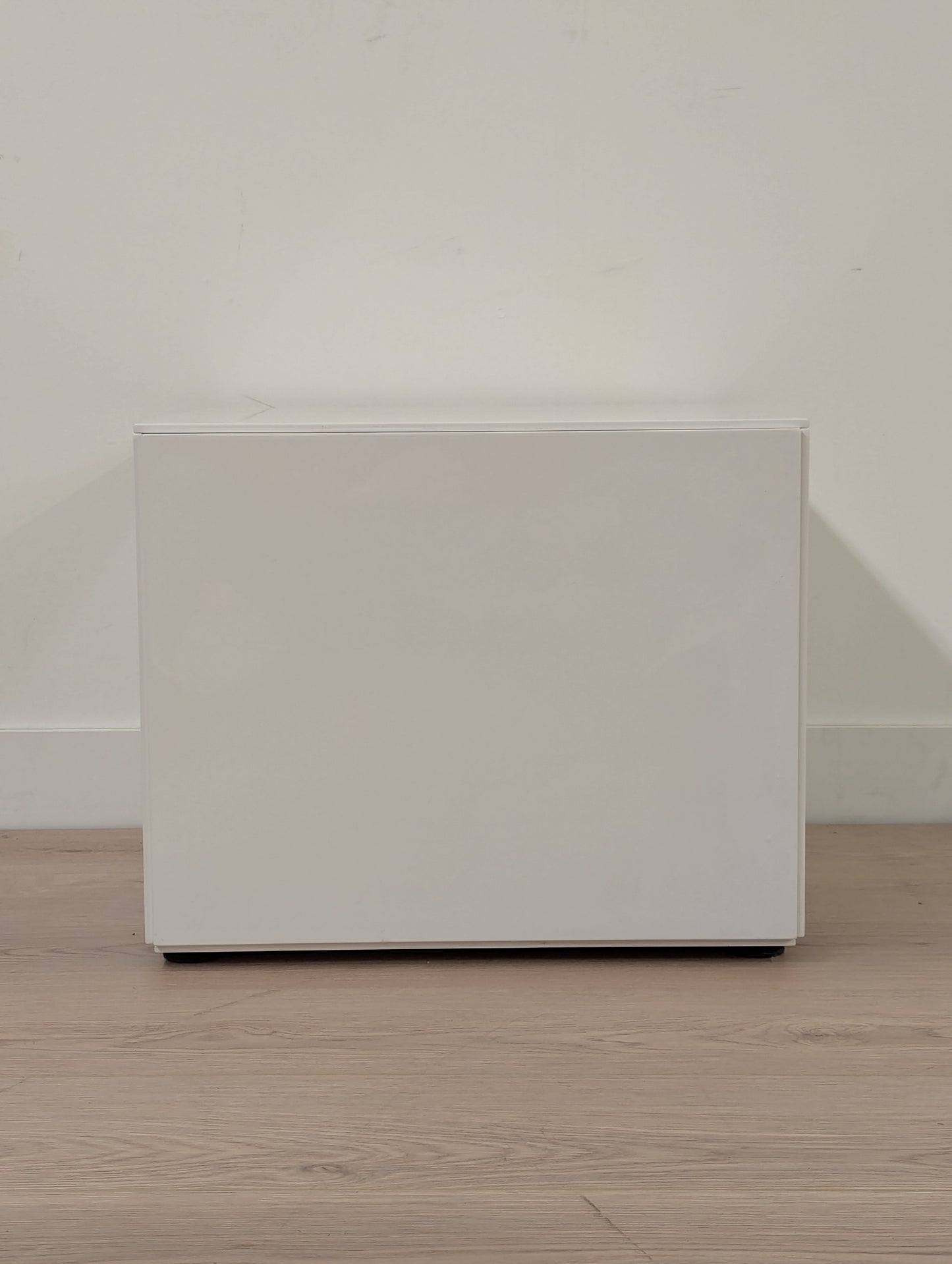 Montis Intu 2 Drawer Nightstand