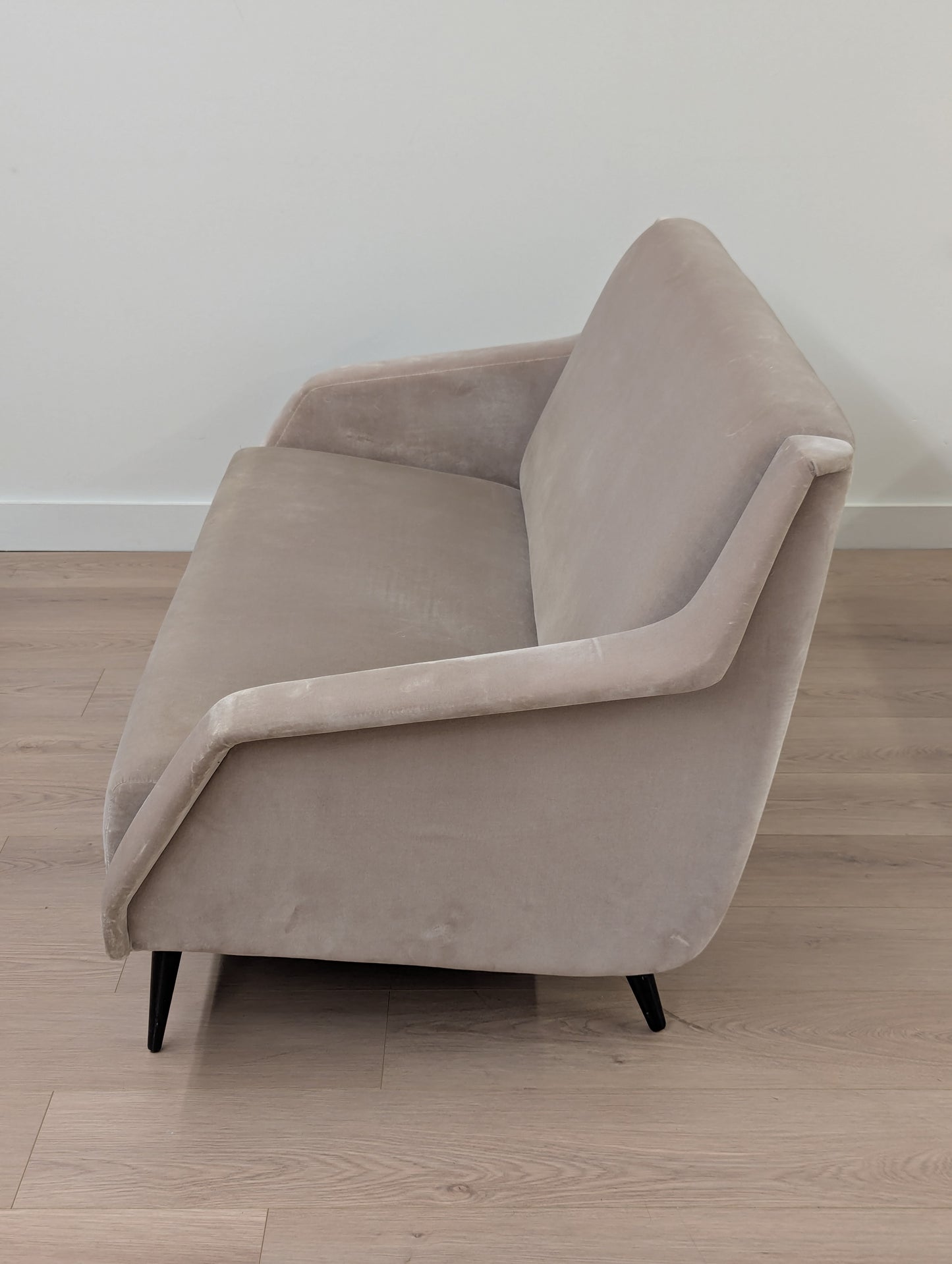 GUBI CDC2 Conic Base Lounge sofa