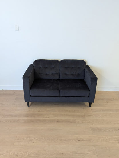 Leon's Athena Loveseat