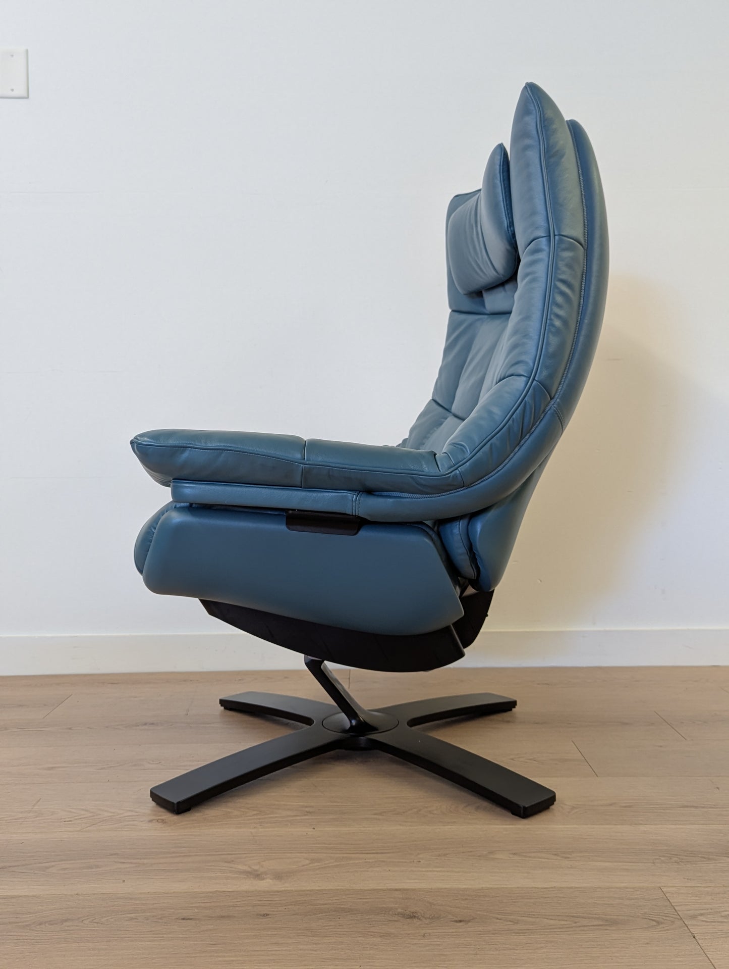 Natuzzi Italia Re-Vive Quilted King 600K Swivel Chair + Ottoman