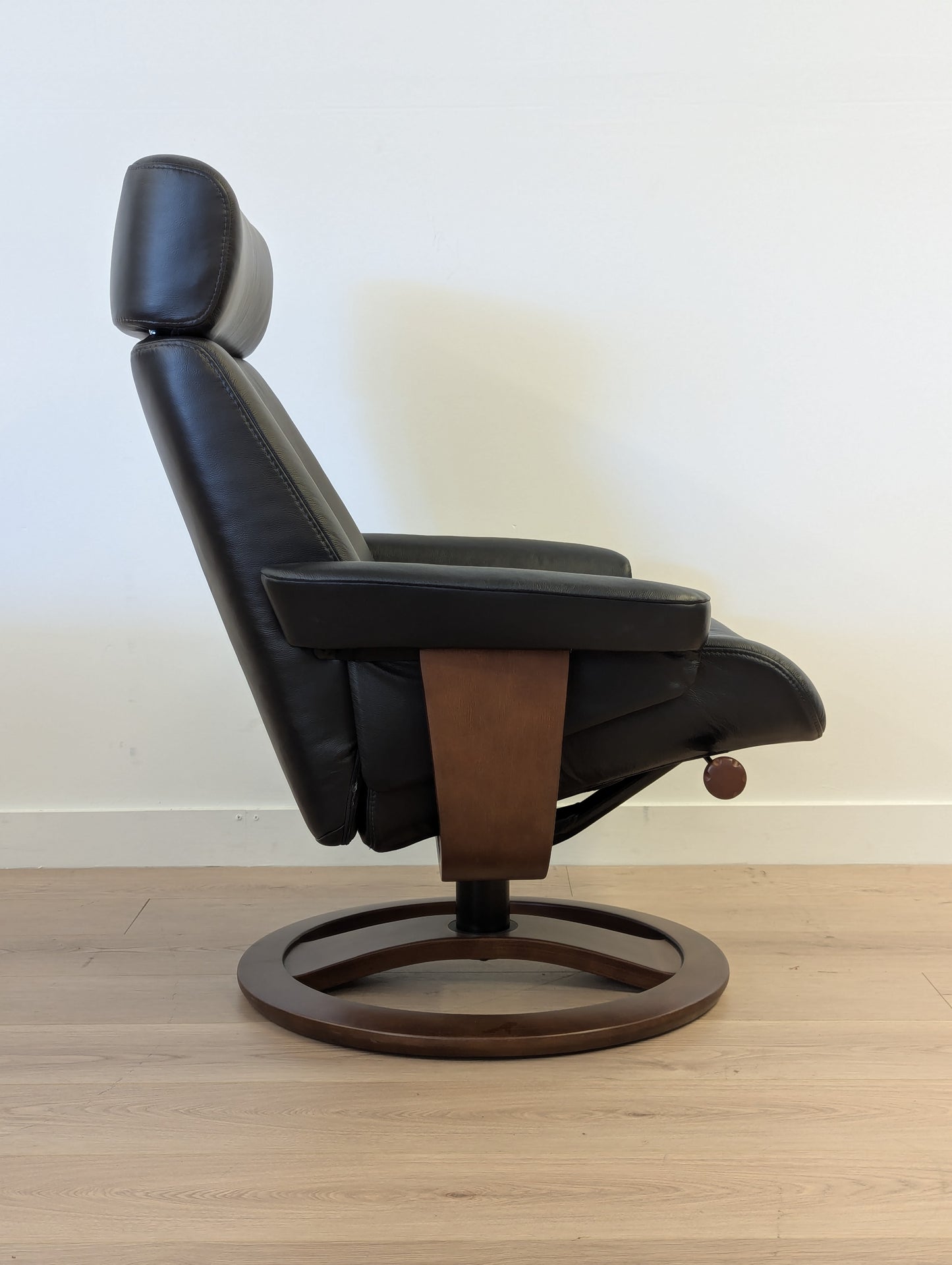 La-Z-Boy Aura 726-92M Swivel Chair with Footrest