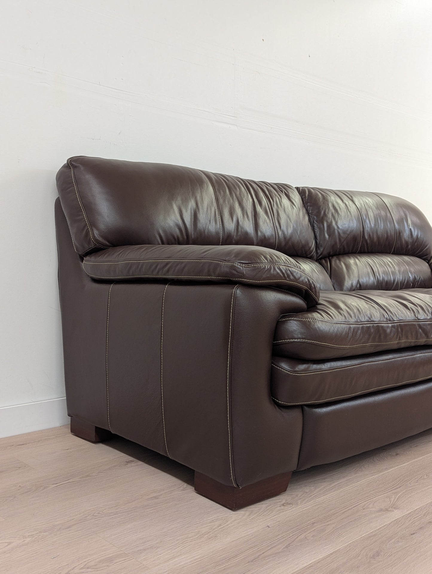 La-Z-Boy Dexter Stationary Leather Sofa