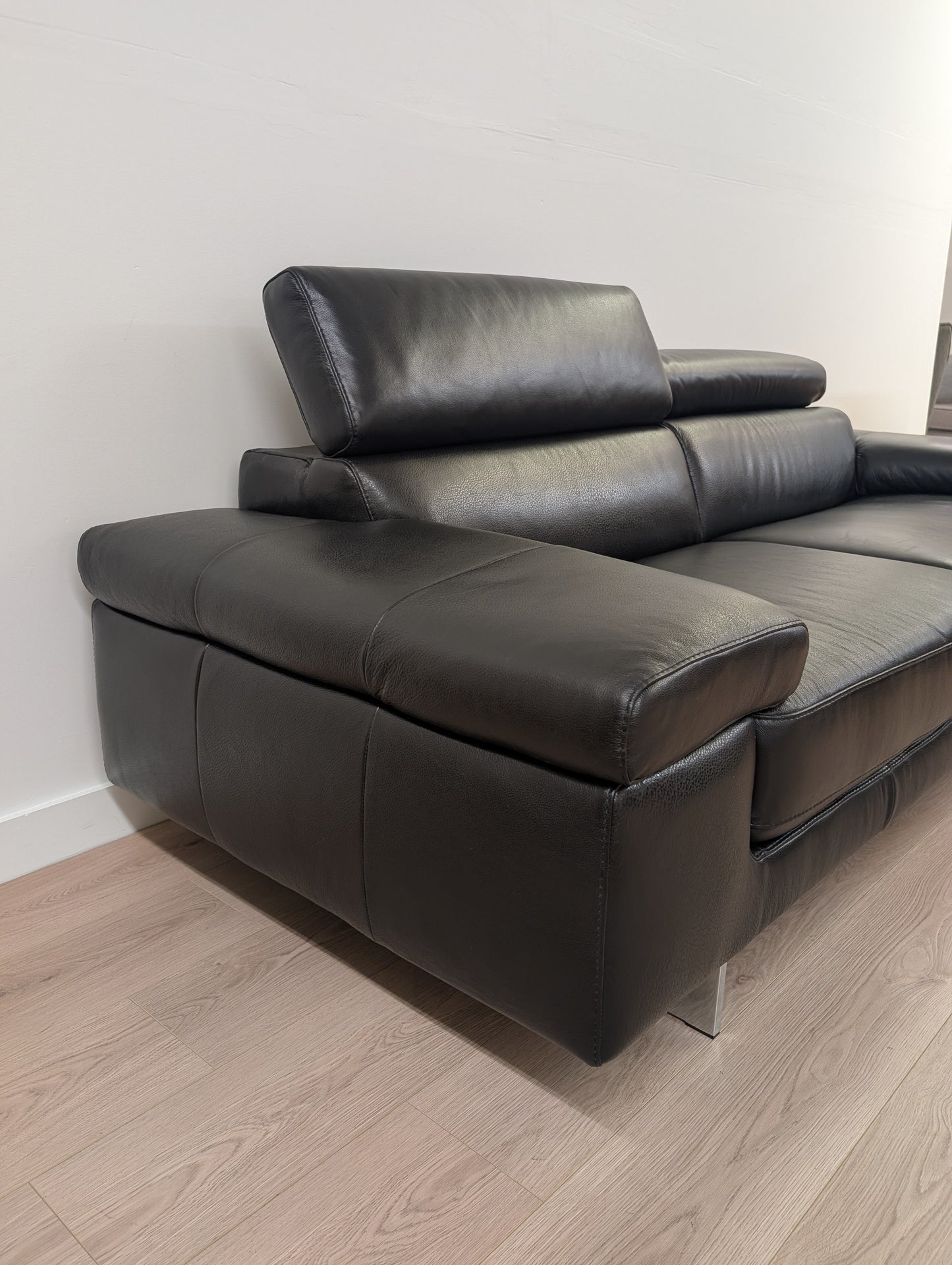 Natuzzi Editions MODB618 Sofa