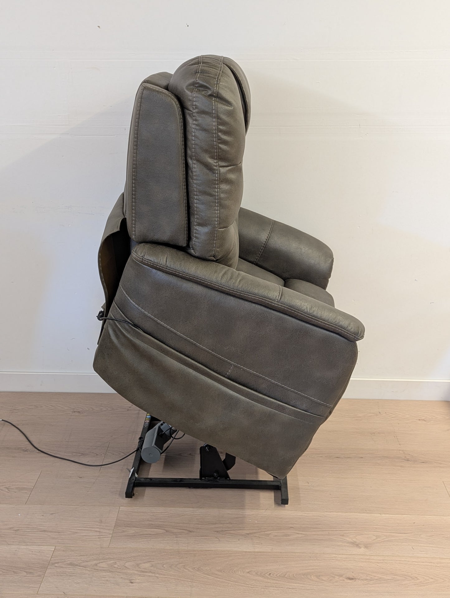 Pride Vivalift Power Lift Reclining Chair