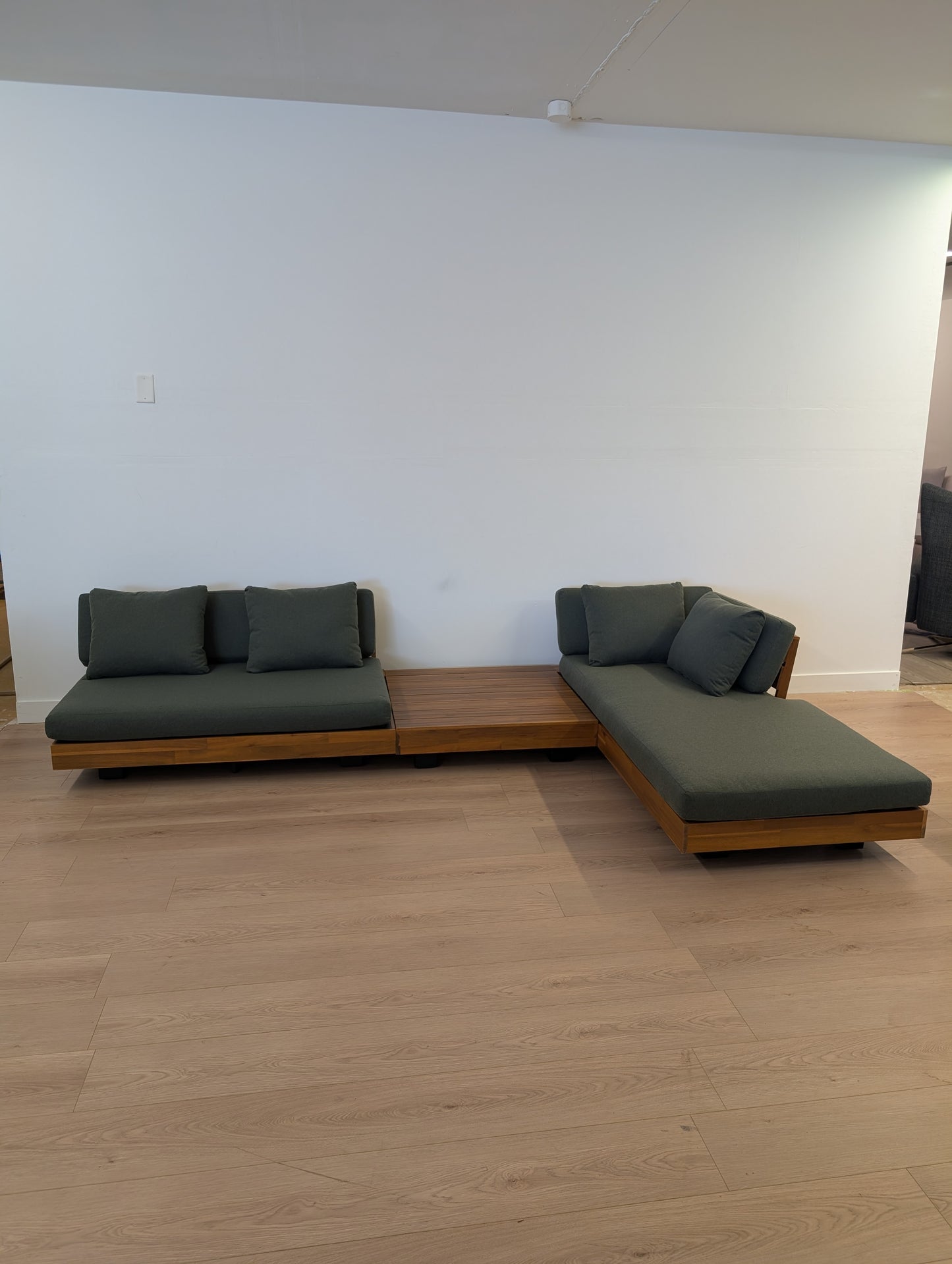Article Lubek Outdoor Sectional Set (Cover Included)