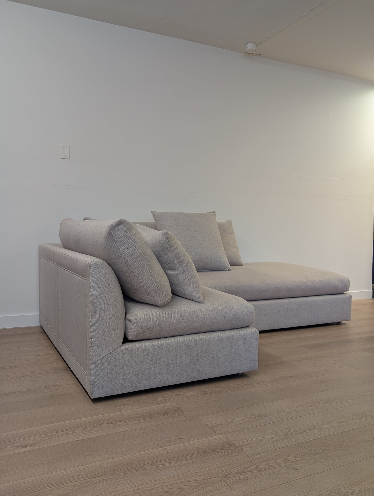 Rene Cazares Messina RHF Corner Sectional (With Paneling)