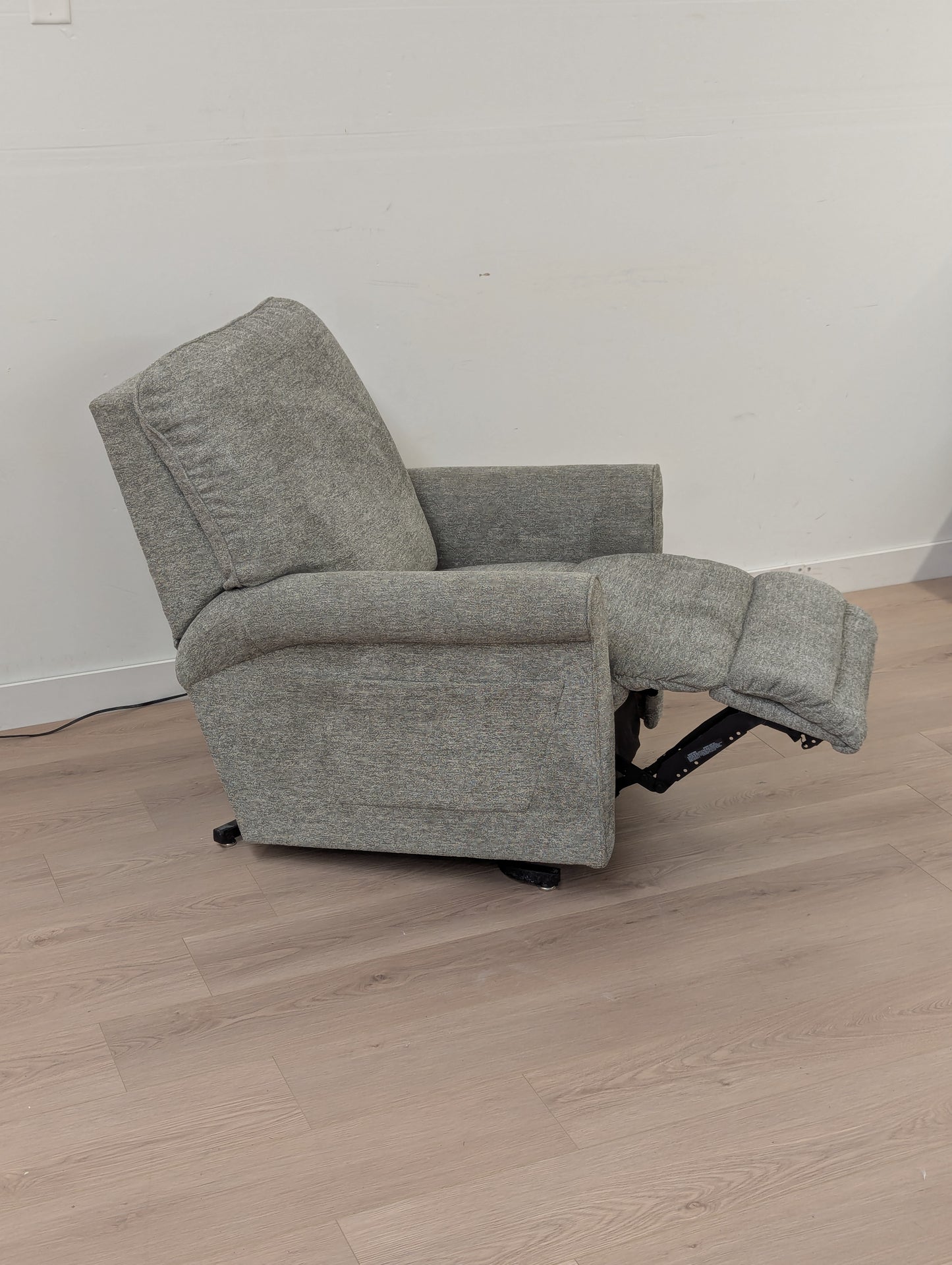 La Z Boy Miller Bronze Power Lift Reclining Chair