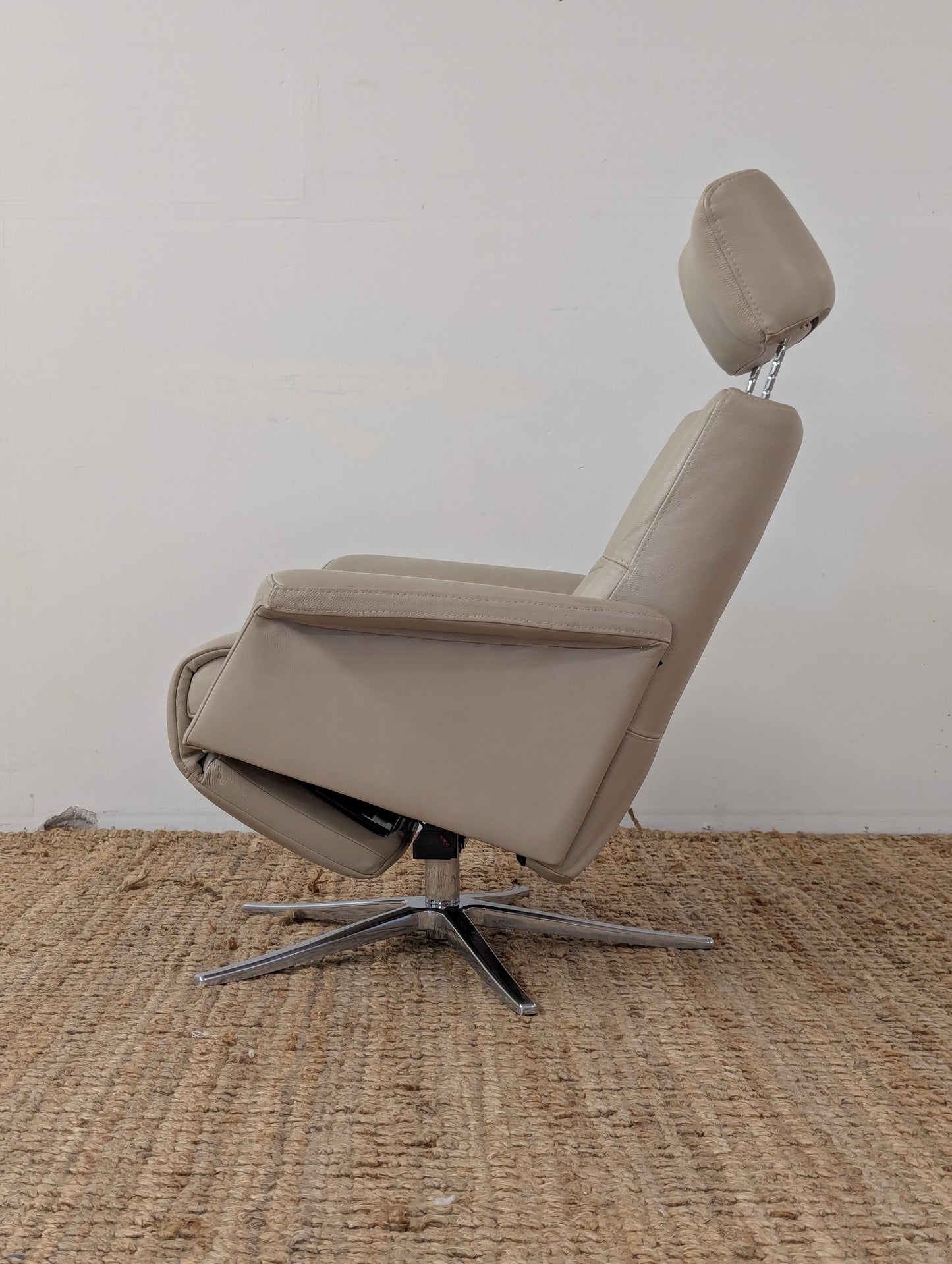 IMG Space 3600 Power Leather Chair